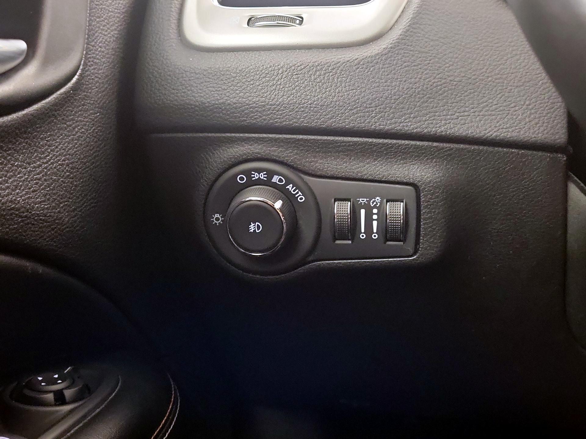 Thumbnail: 2021 Jeep Compass - 13
