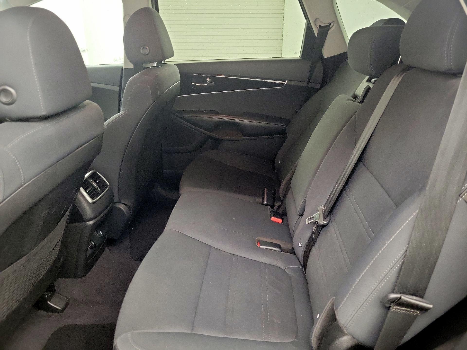 Thumbnail: 2019 Kia Sorento - 19