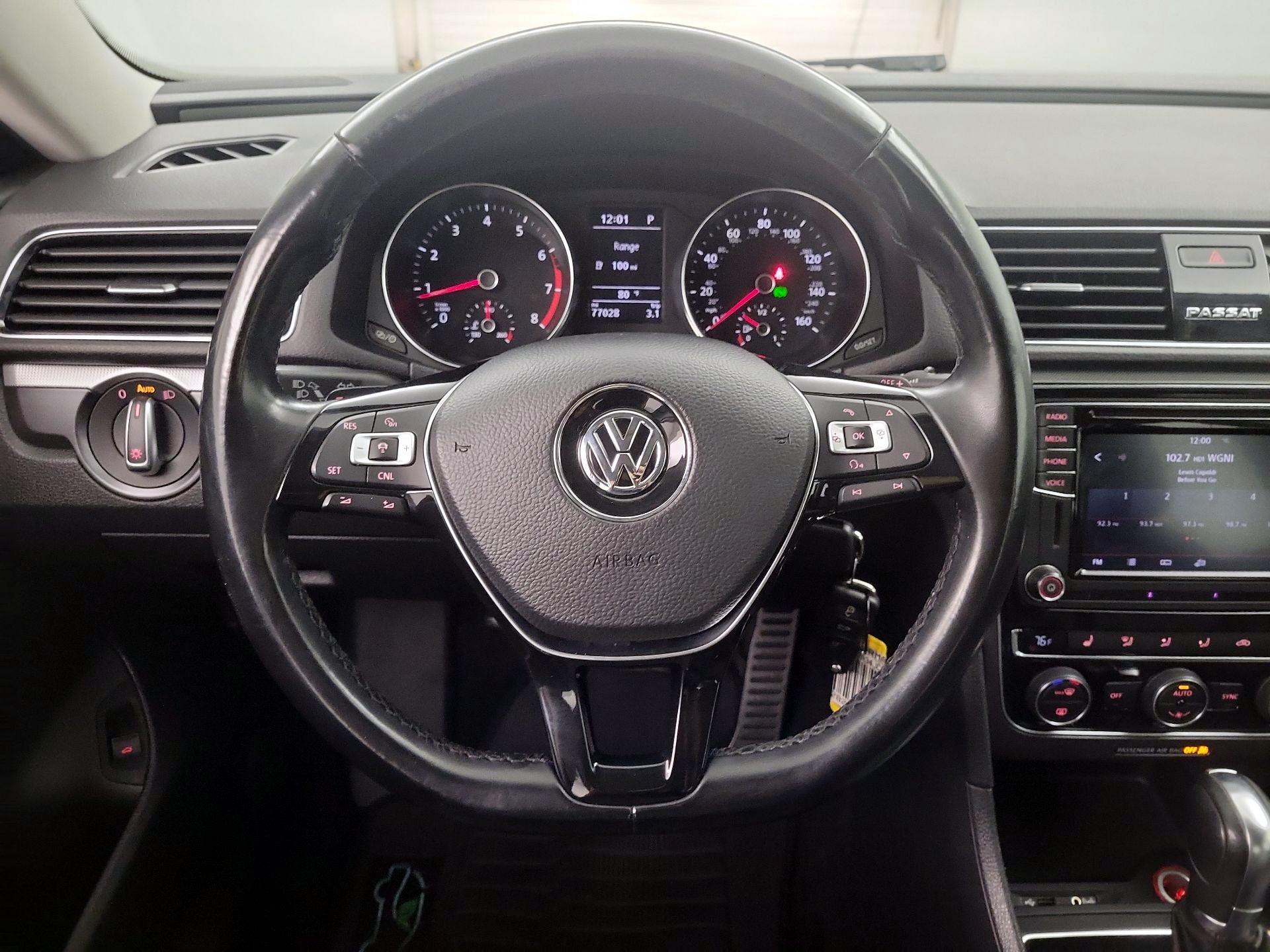 Thumbnail: 2018 Volkswagen Passat - 10