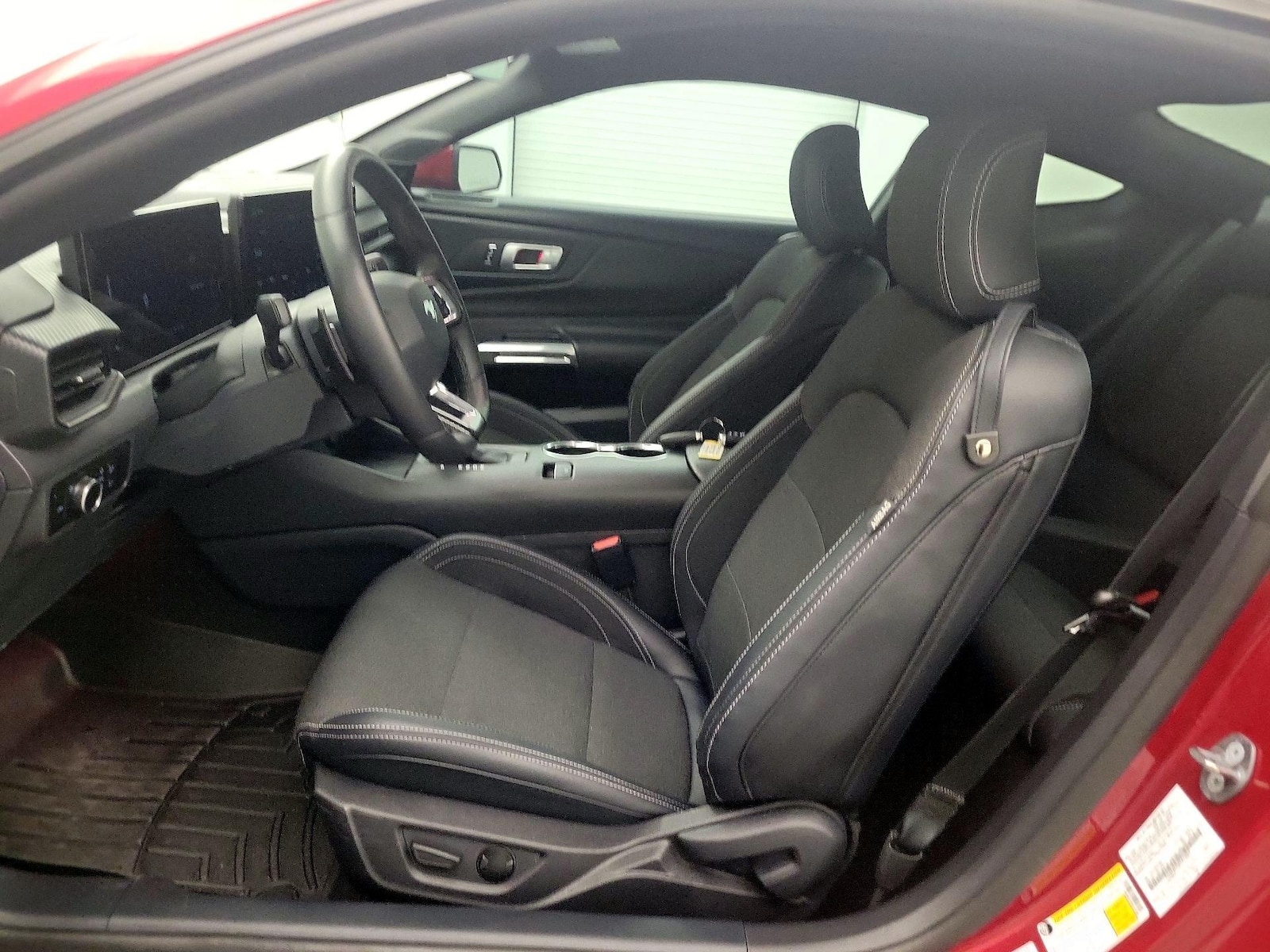 2024 Ford Mustang GT - Photo 12