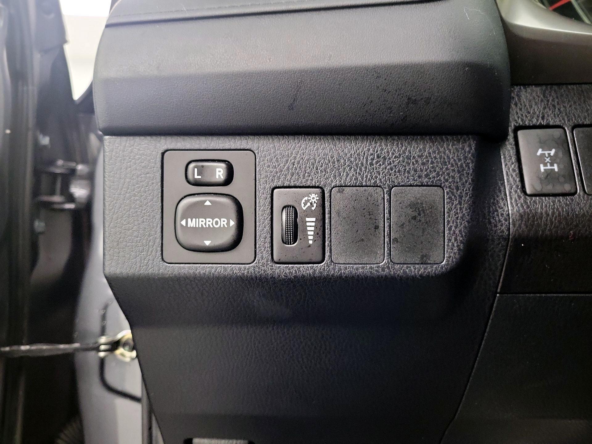 Thumbnail: 2016 Toyota RAV4 - 13