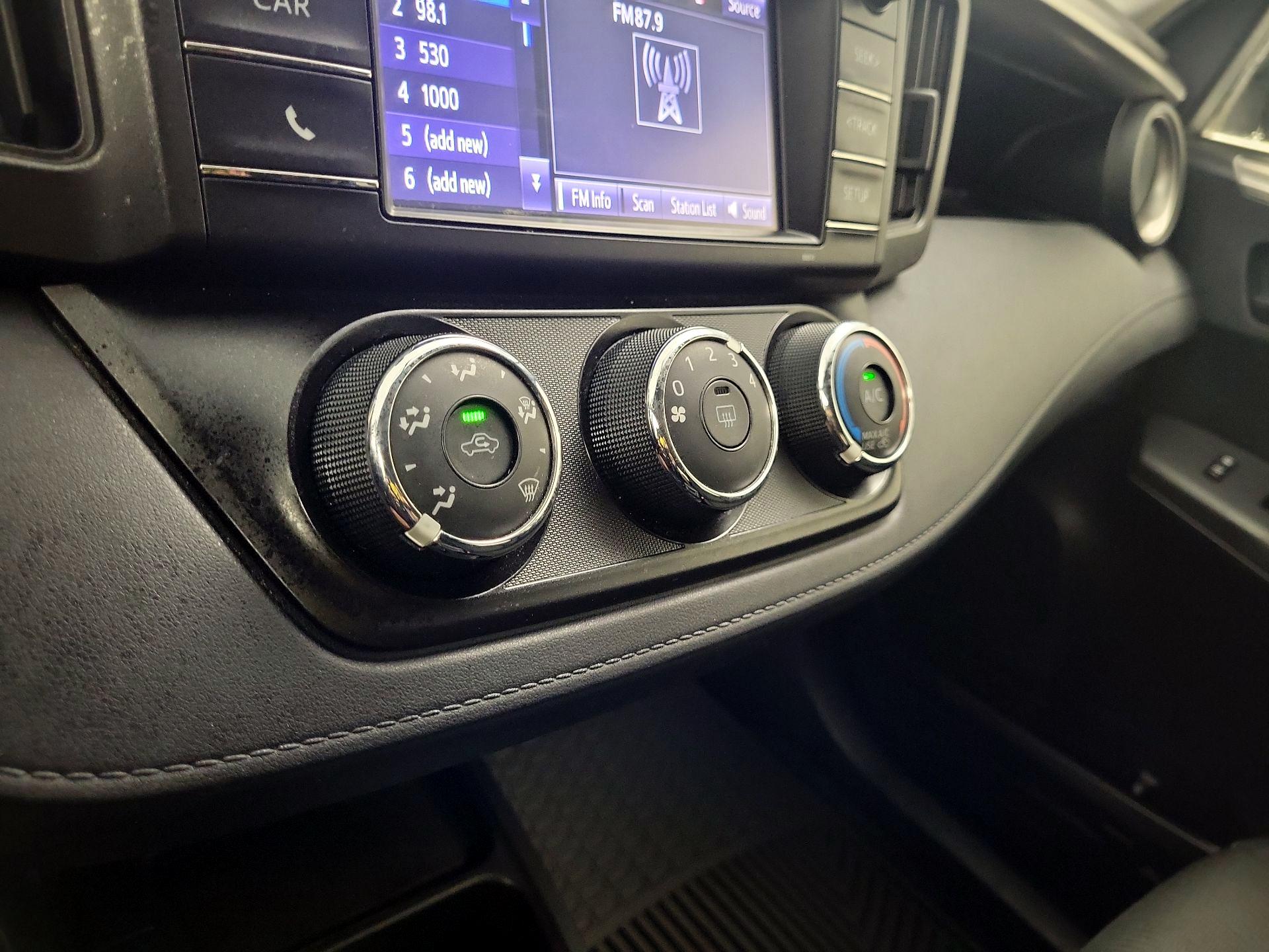 Thumbnail: 2016 Toyota RAV4 - 16