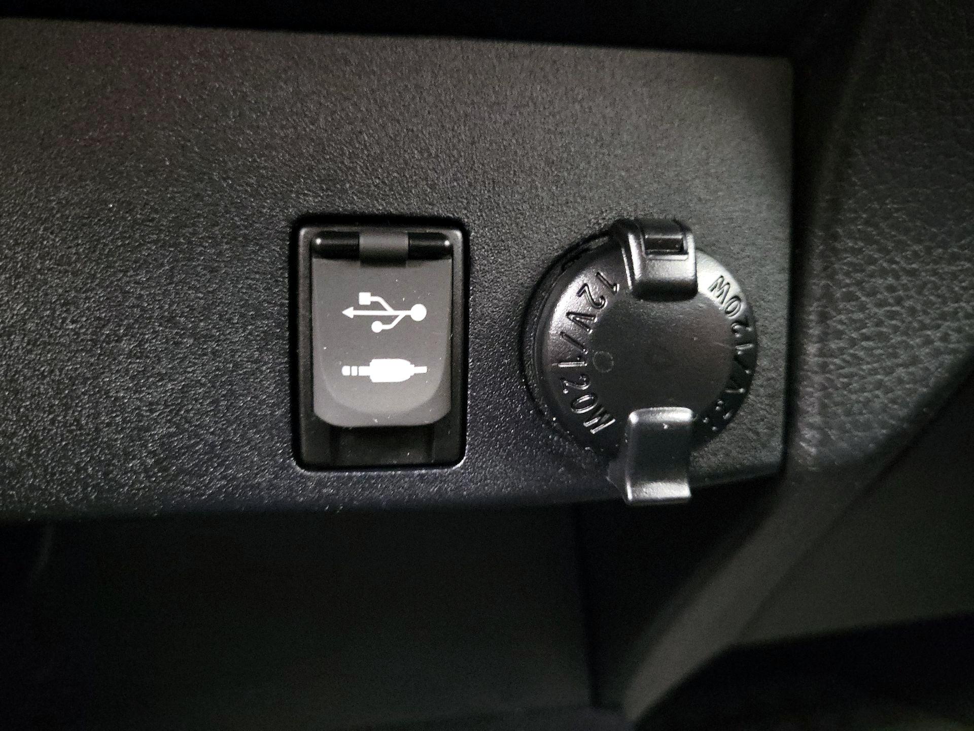 Thumbnail: 2016 Toyota RAV4 - 18