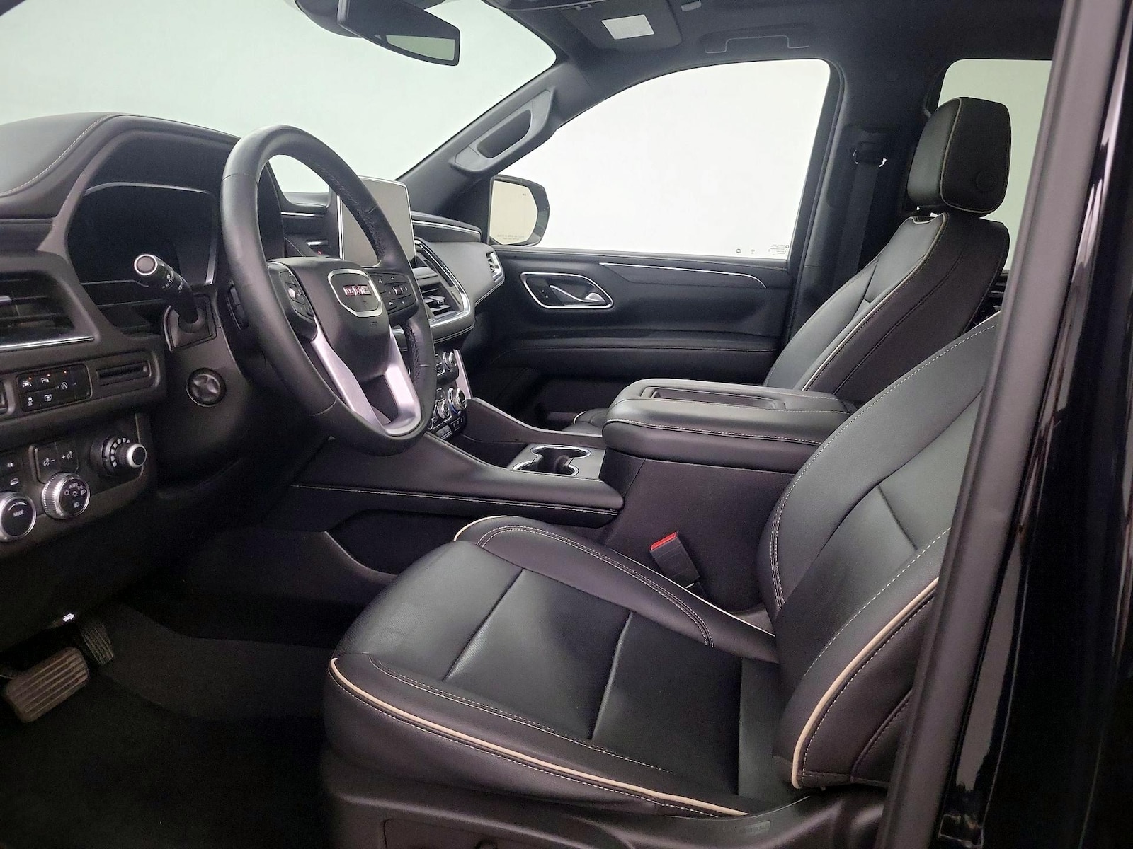 2023 GMC Yukon SLT - Photo 12