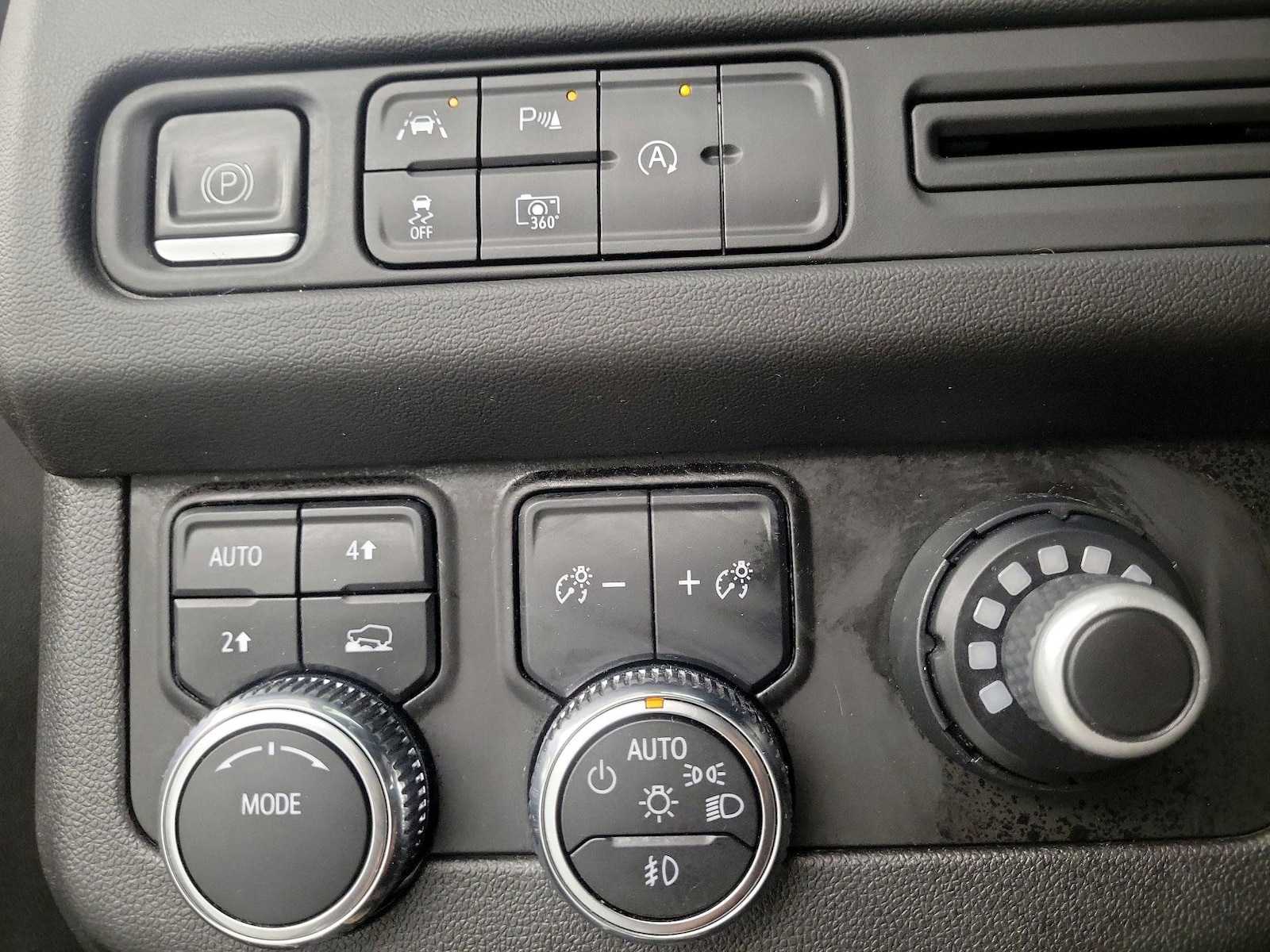 2023 GMC Yukon SLT - Photo 14
