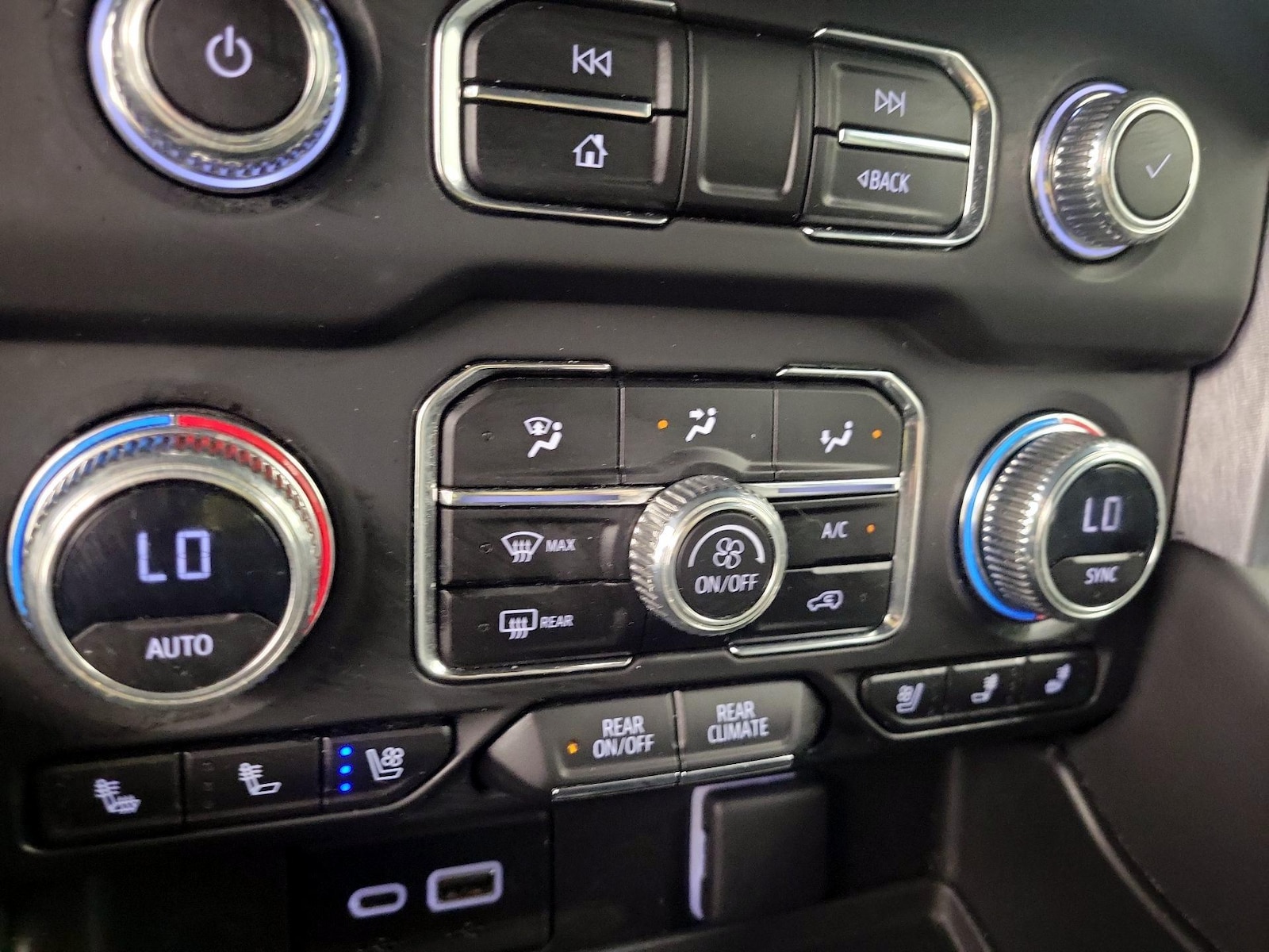 2023 GMC Yukon SLT - Photo 18