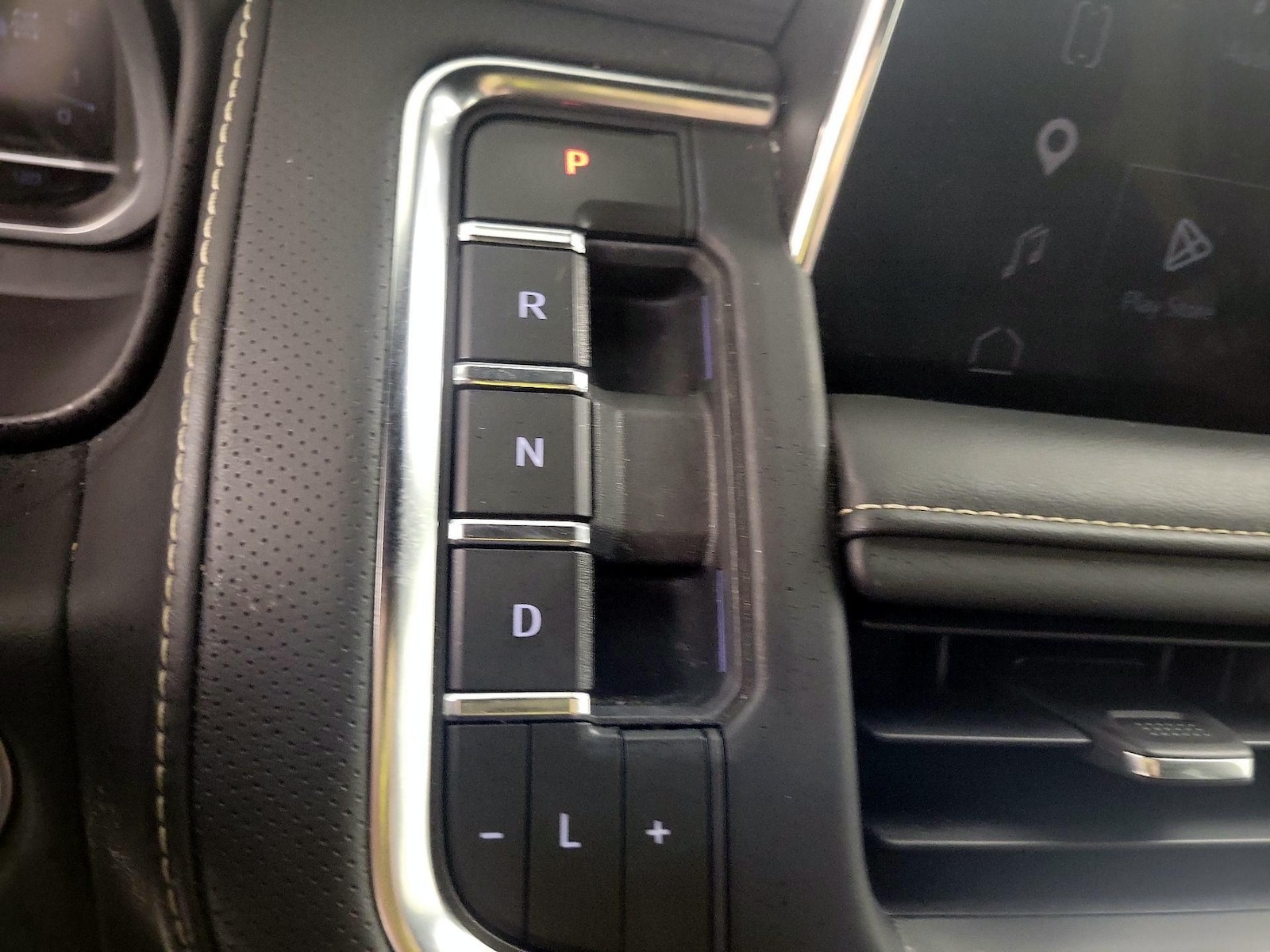 2023 GMC Yukon SLT - Photo 19