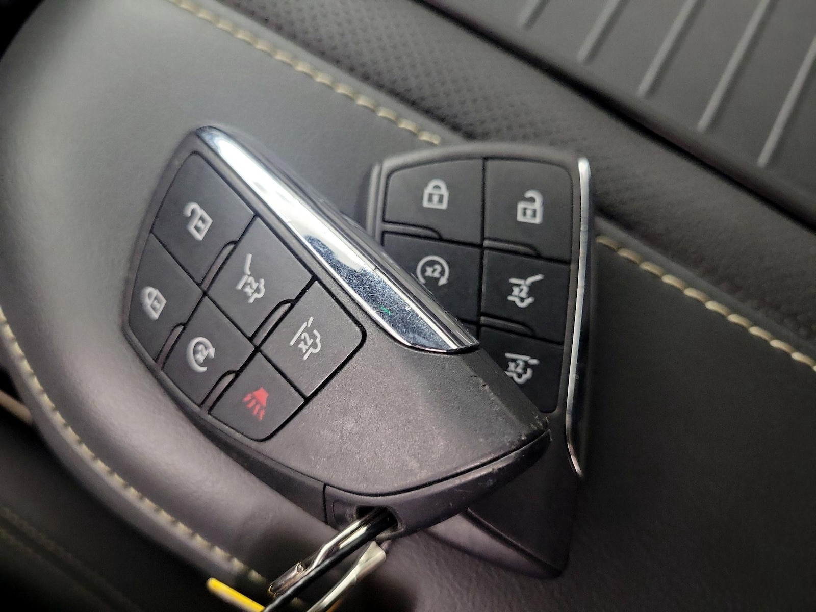 2023 GMC Yukon SLT - Photo 27