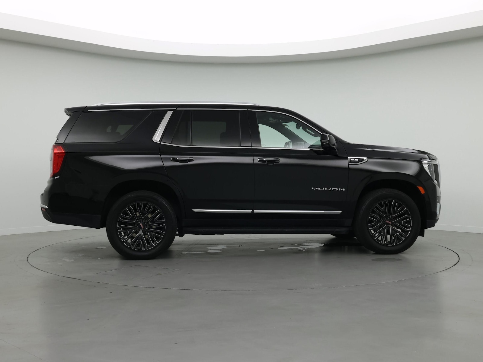 2023 GMC Yukon SLT - Photo 8