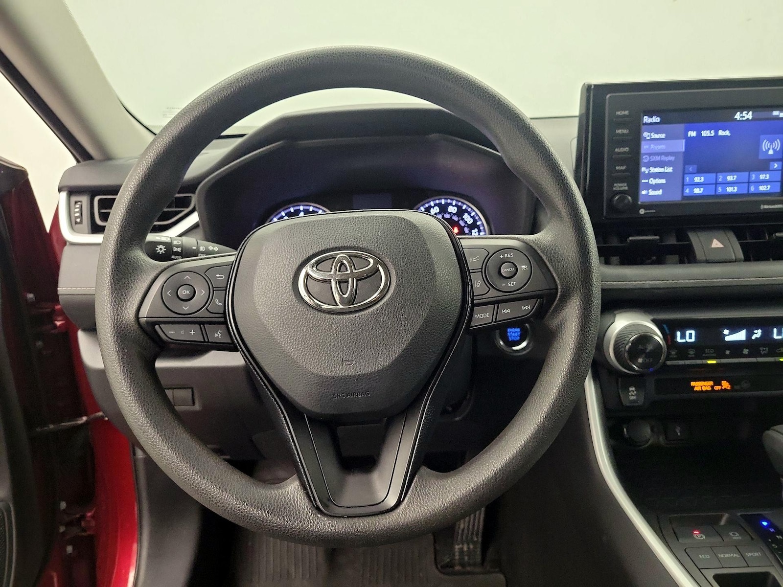 2021 Toyota RAV4 XLE - Photo 11