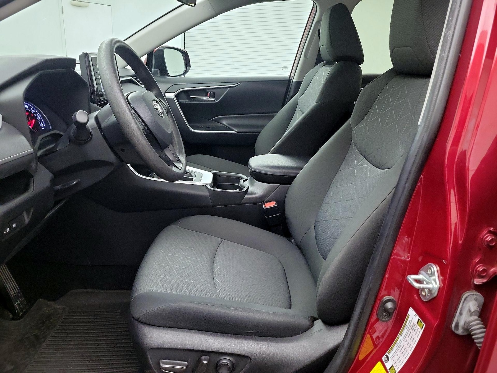 2021 Toyota RAV4 XLE - Photo 12