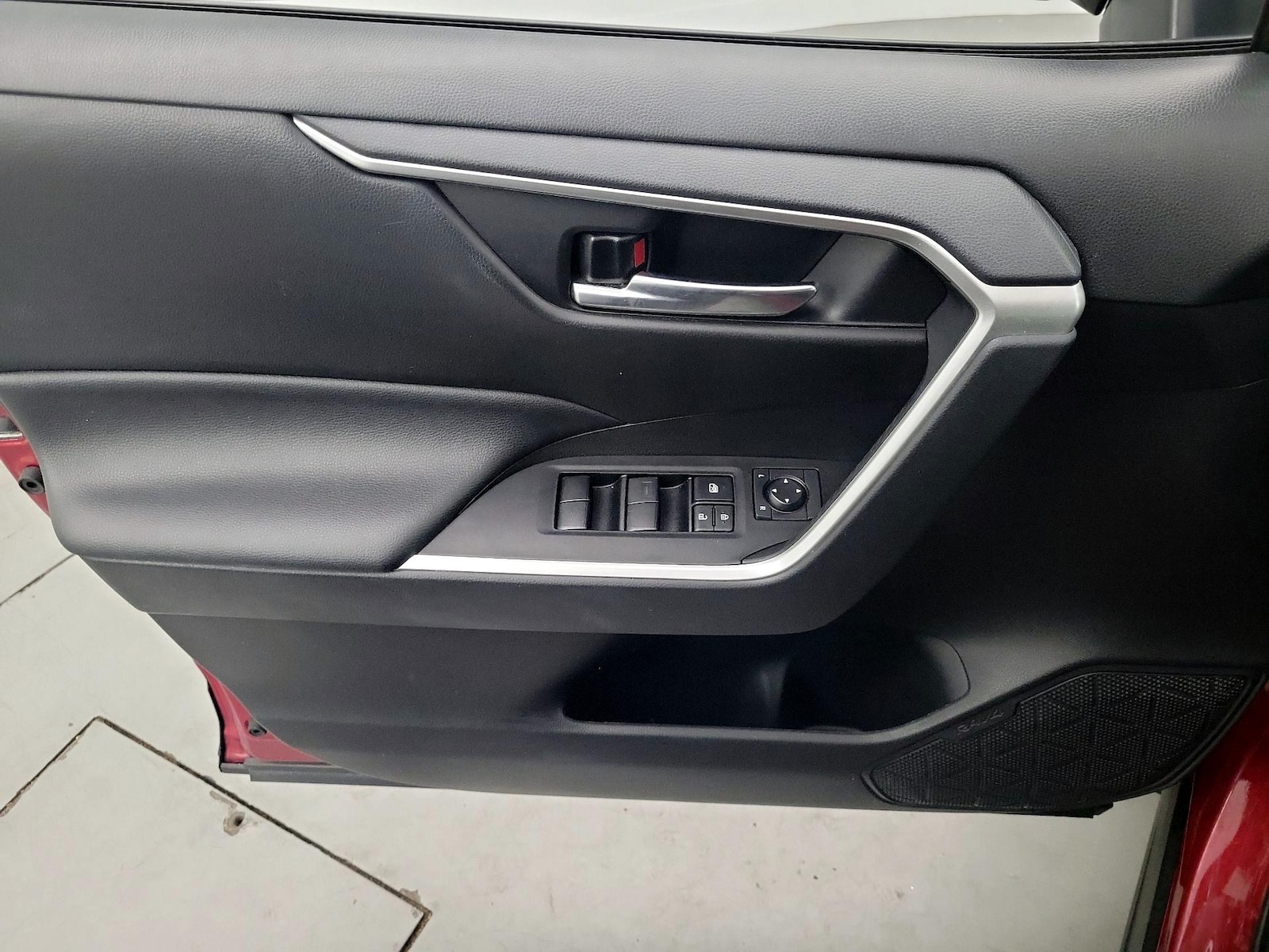 2021 Toyota RAV4 XLE - Photo 13