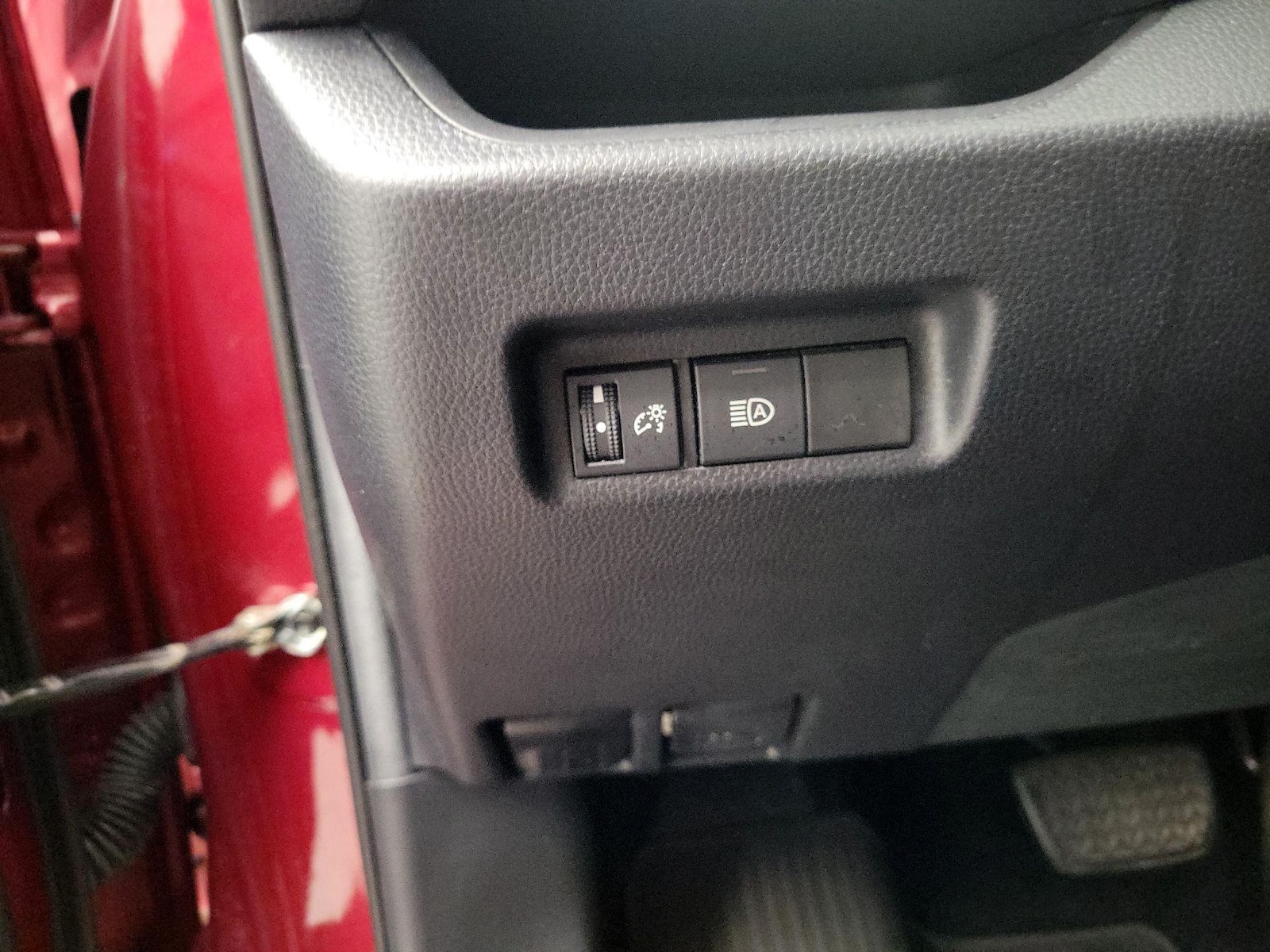 2021 Toyota RAV4 XLE - Photo 14