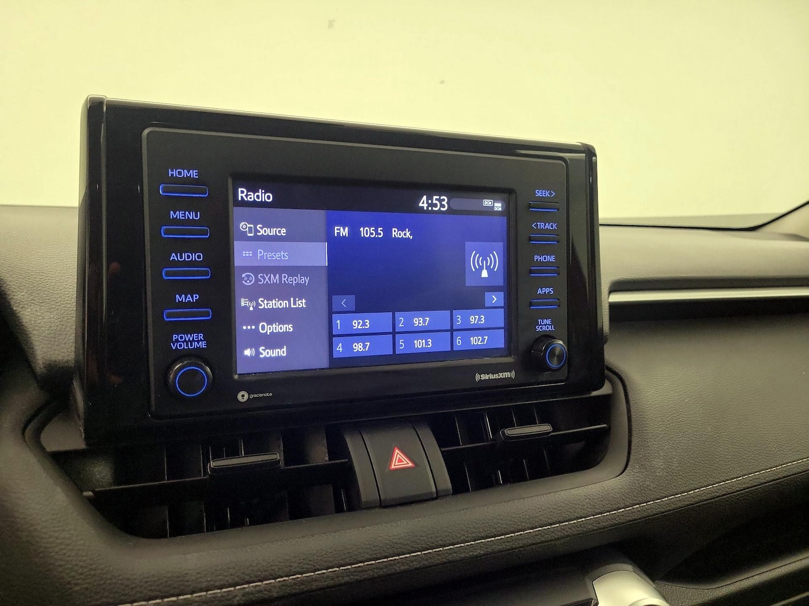2021 Toyota RAV4 XLE - Photo 16
