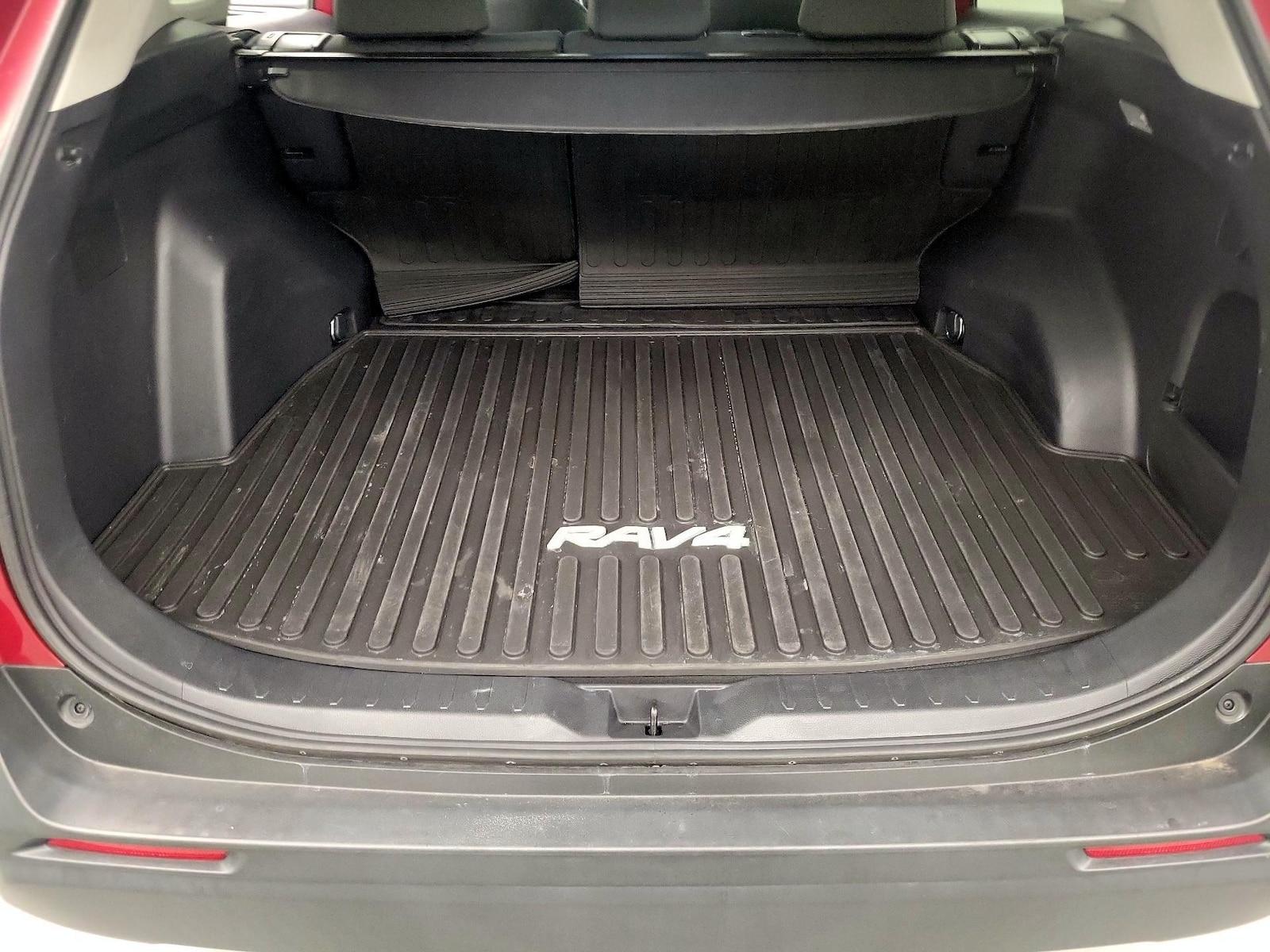 2021 Toyota RAV4 XLE - Photo 21
