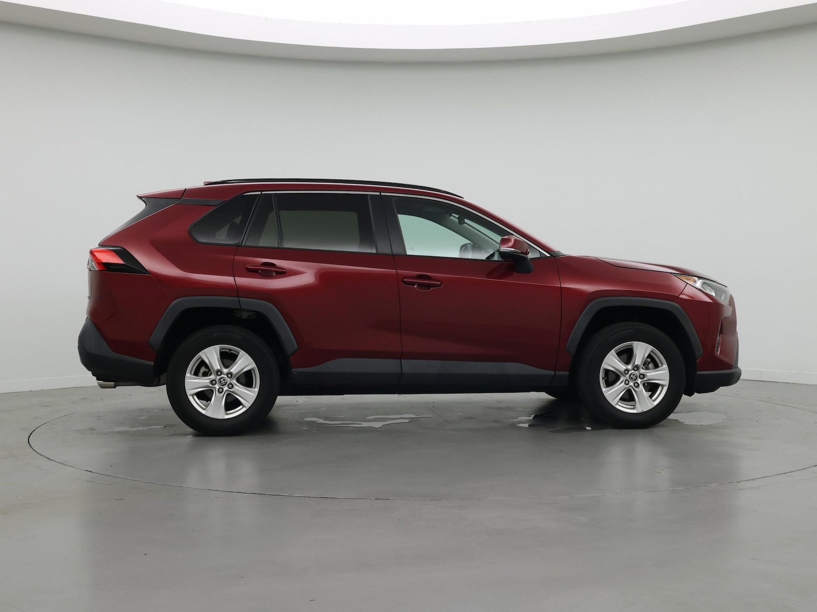 2021 Toyota RAV4 XLE - Photo 8