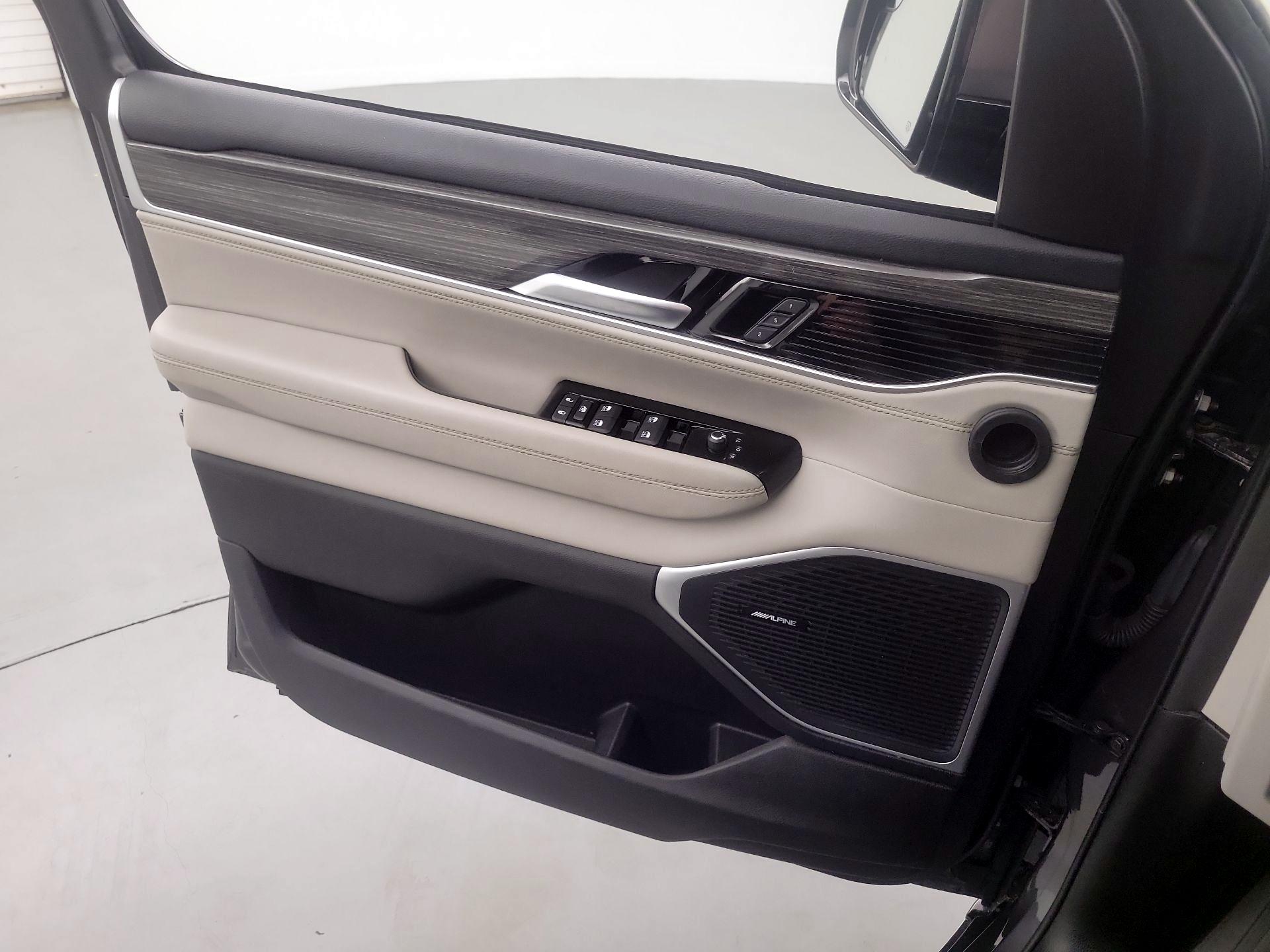 Thumbnail: 2022 Jeep Wagoneer - 12