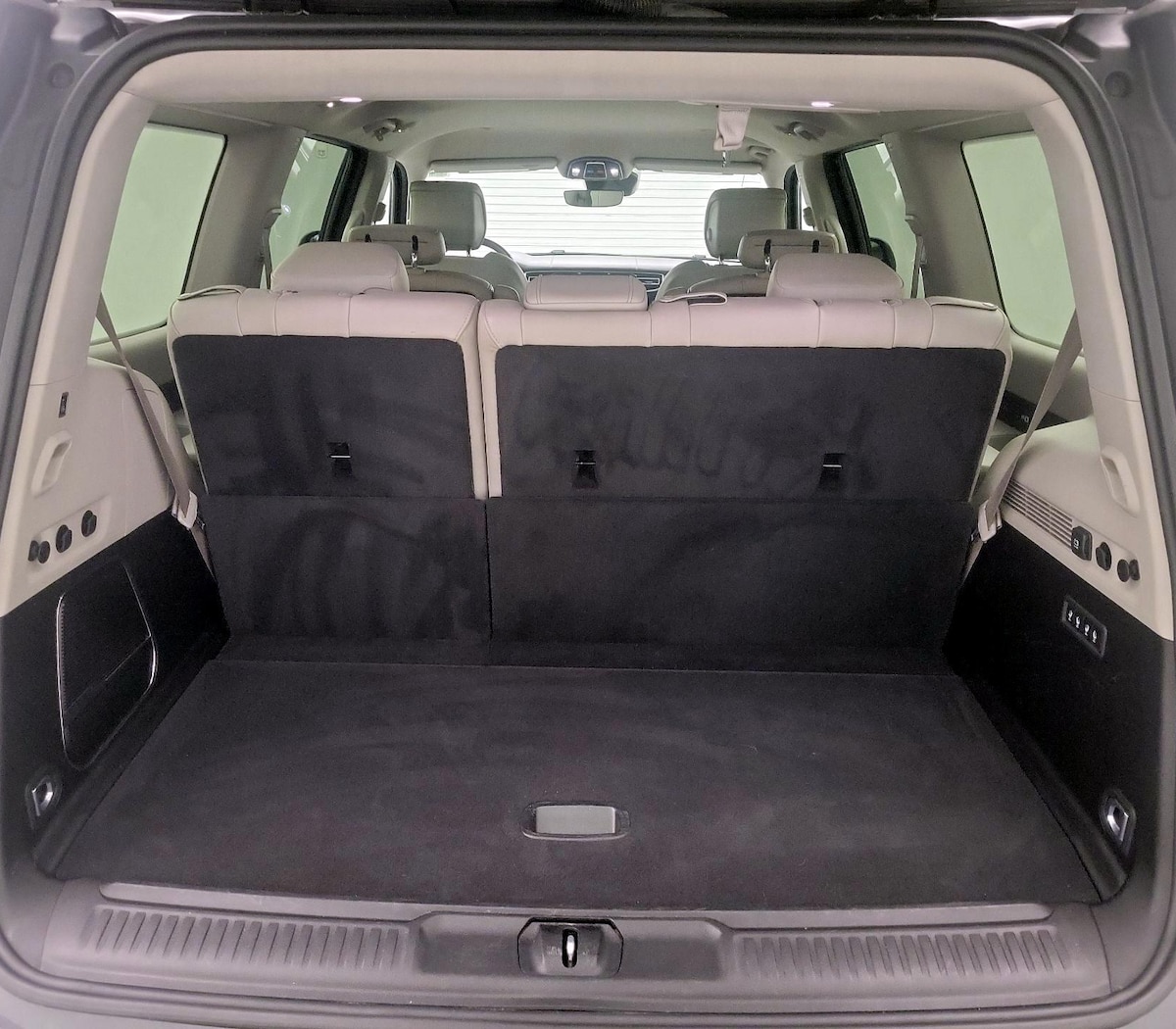 Trunk/Cargo (Seats Up)