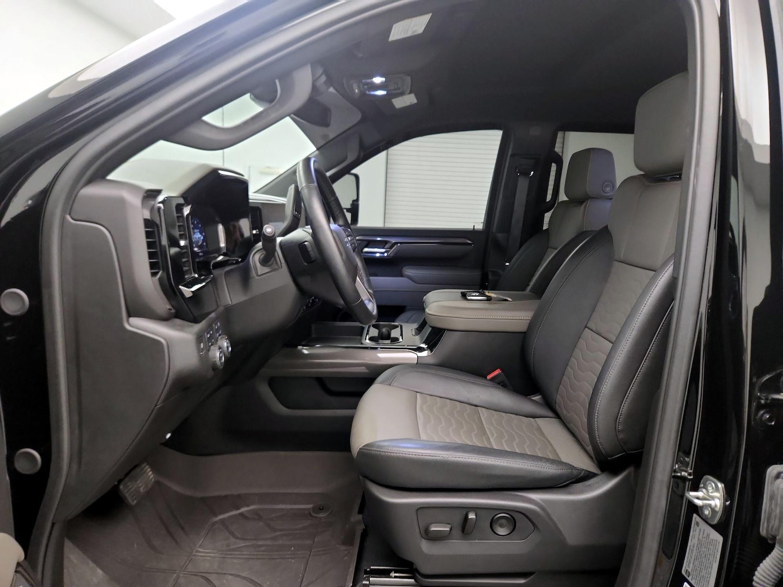 2025 Chevrolet Silverado 2500HD ZR2 - Photo 12