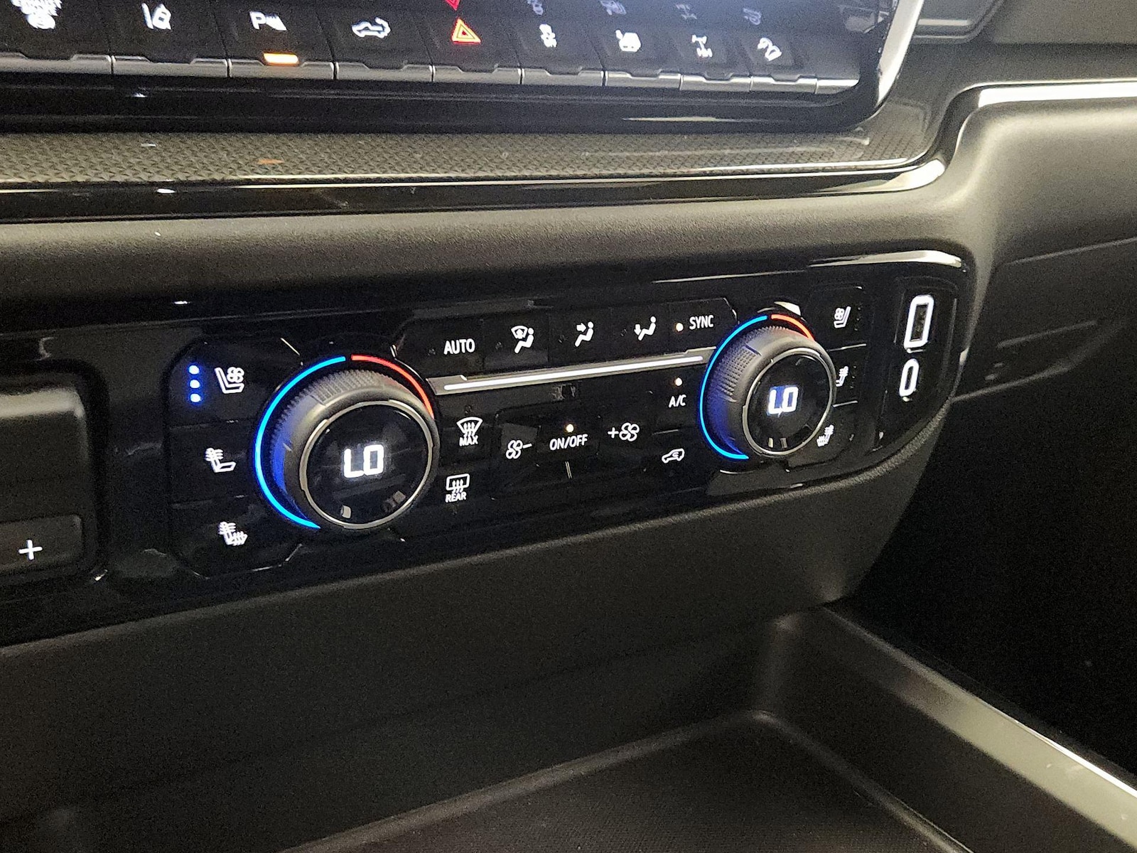 2025 Chevrolet Silverado 2500HD ZR2 - Photo 17