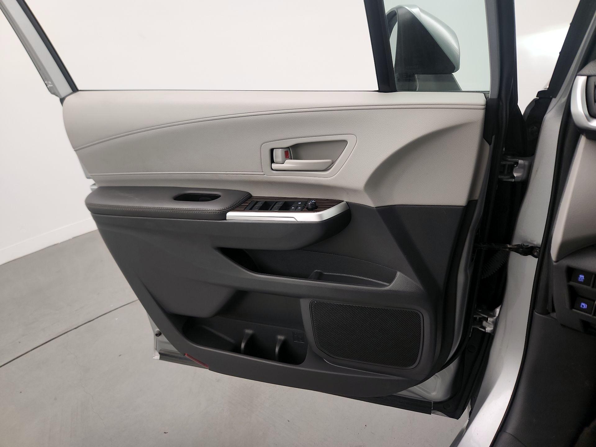 Thumbnail: 2023 Toyota Sienna - 12
