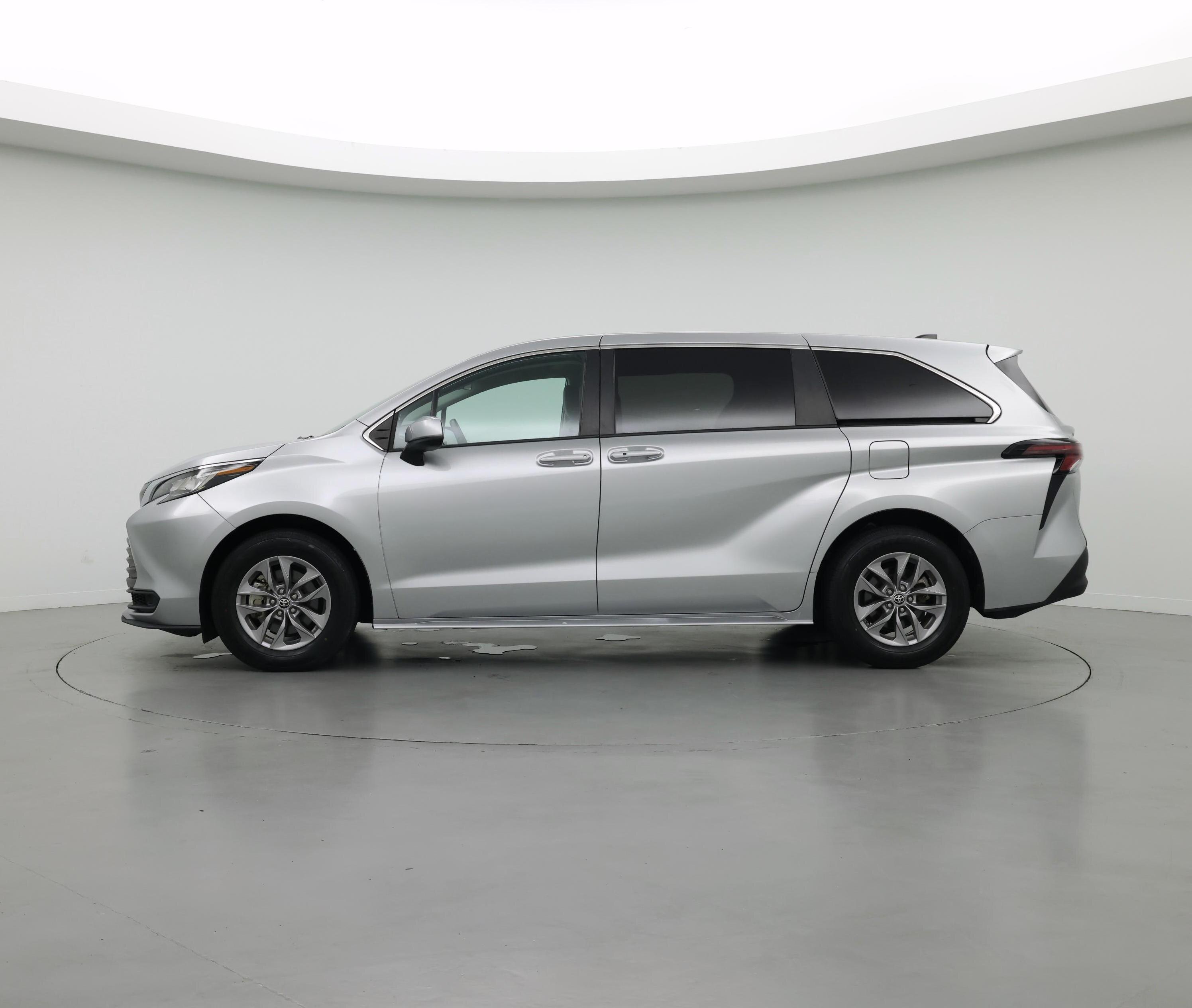 Thumbnail: 2023 Toyota Sienna - 3
