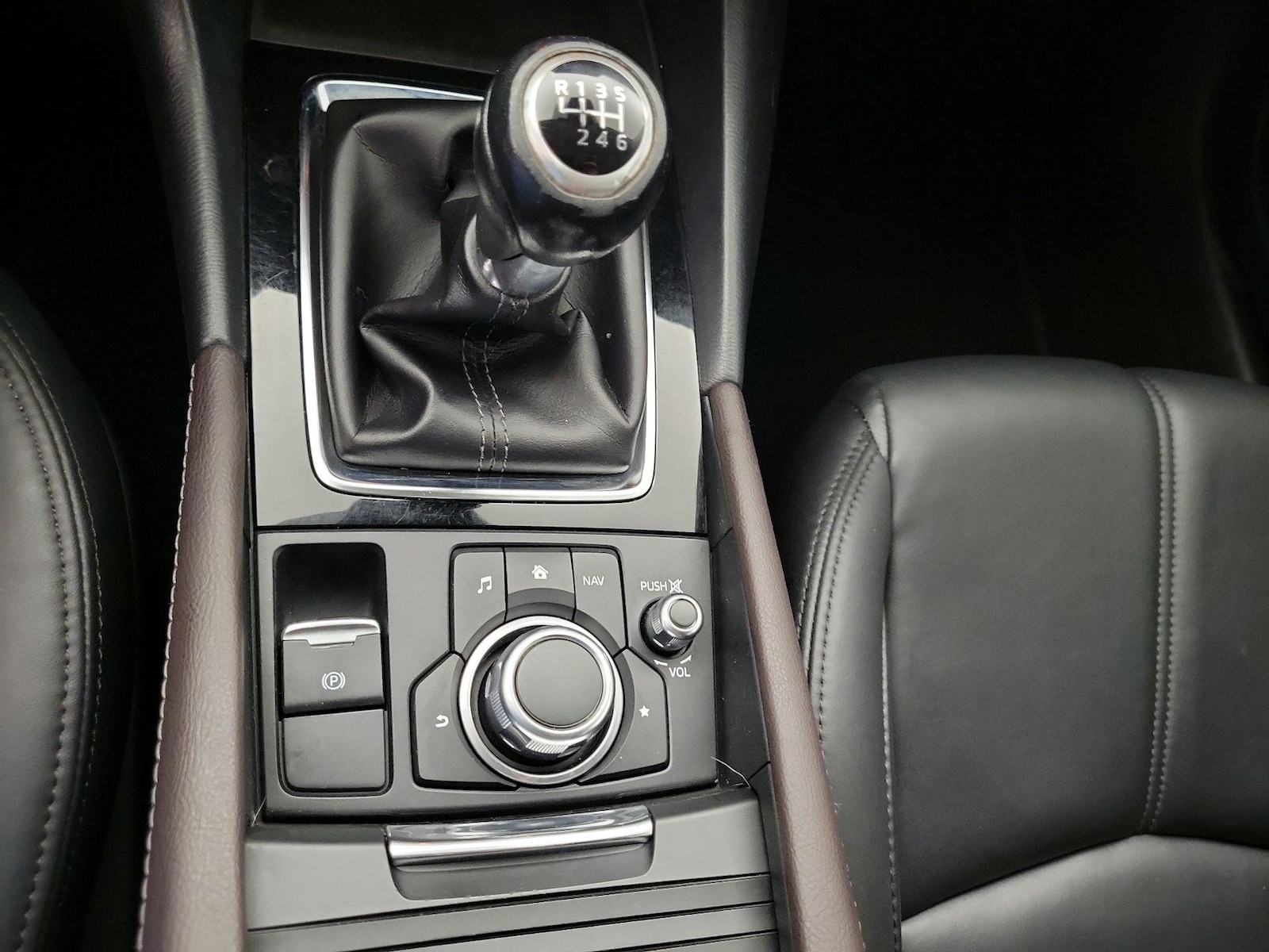 2018 Mazda Mazda3 Touring - Photo 19