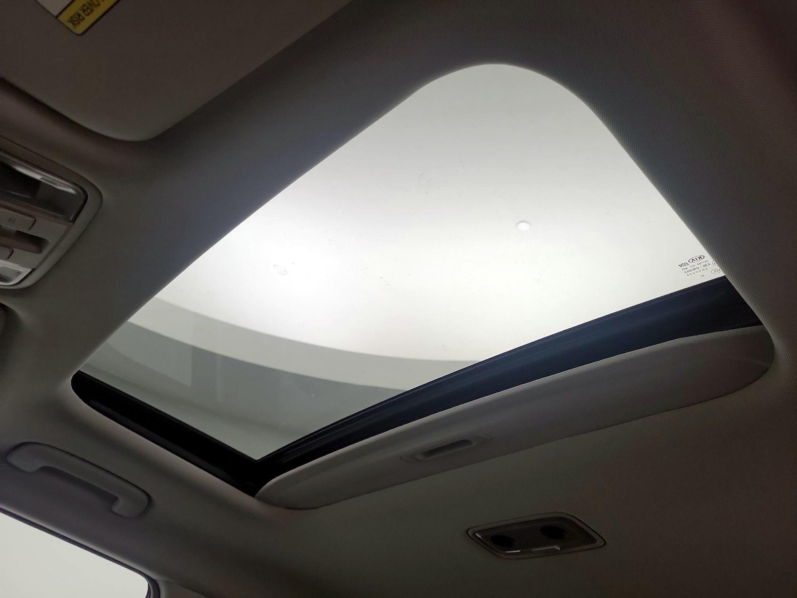 Sunroof(s) & Overhead Airbags