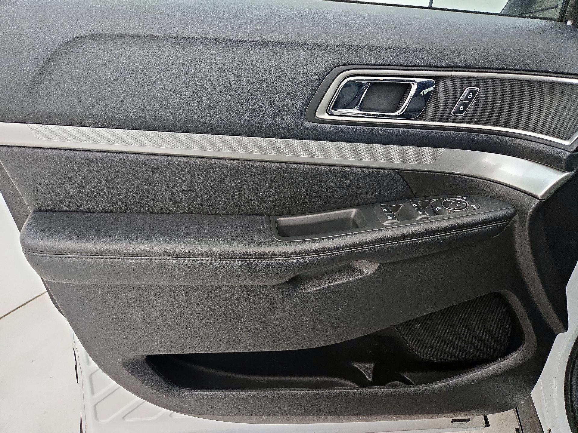 Thumbnail: 2016 Ford Explorer - 12