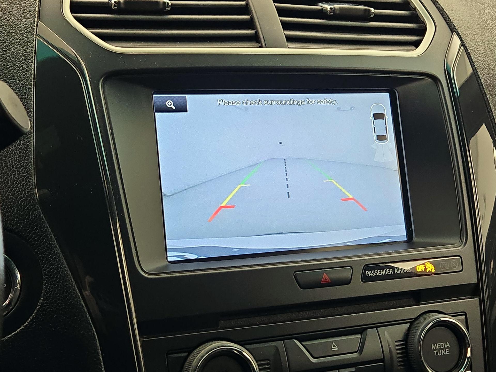 Thumbnail: 2016 Ford Explorer - 15