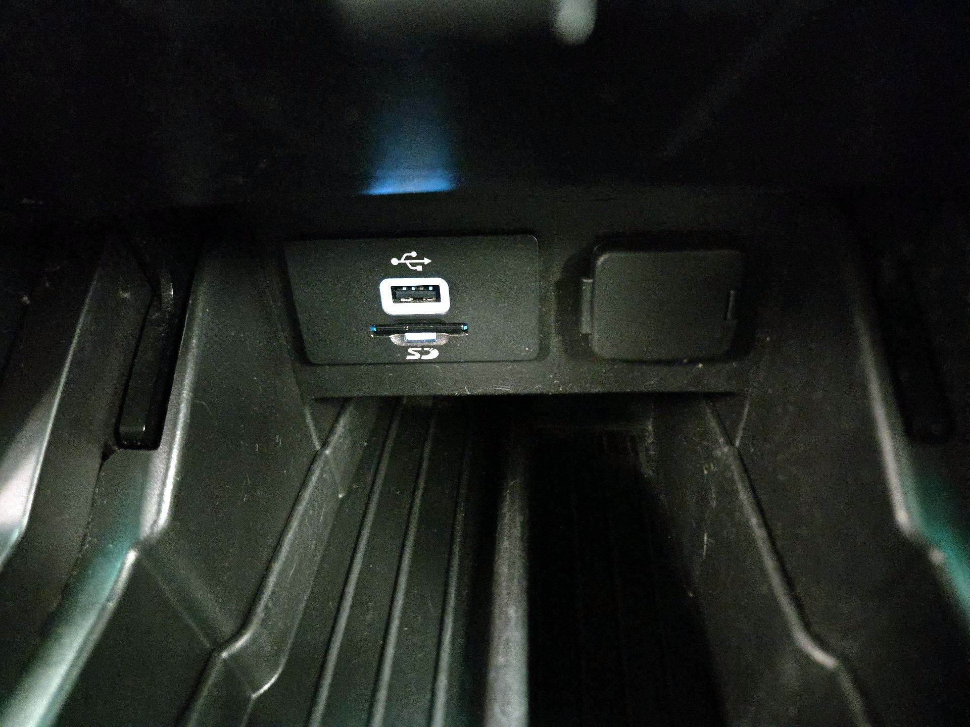 Thumbnail: 2016 Ford Explorer - 19