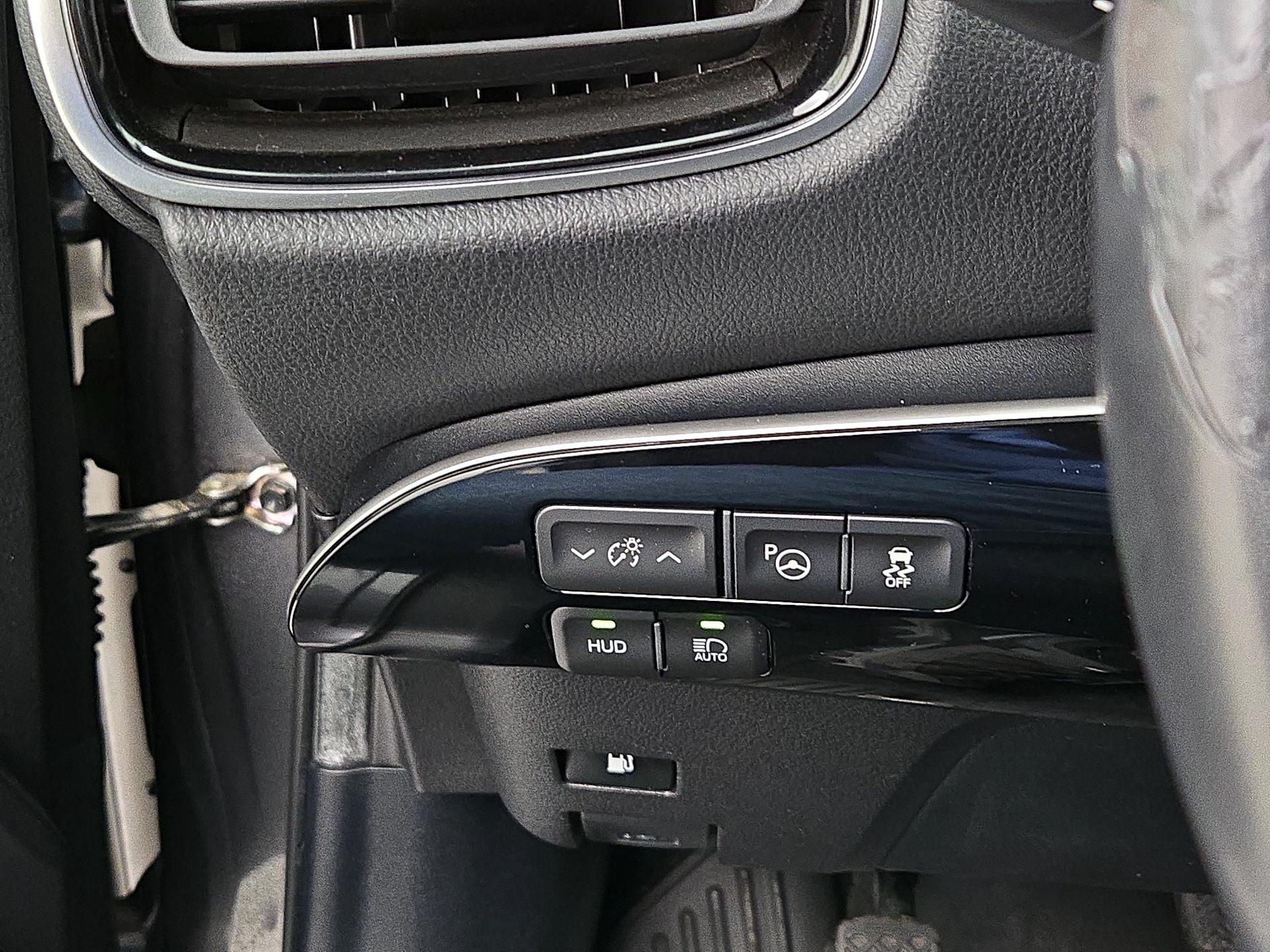 Thumbnail: 2017 Toyota Prius - 13