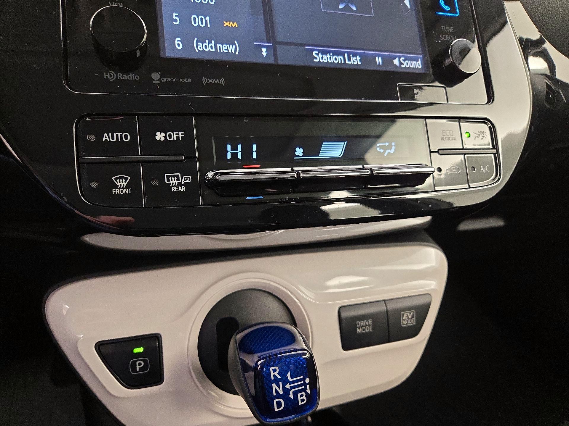 Thumbnail: 2017 Toyota Prius - 17