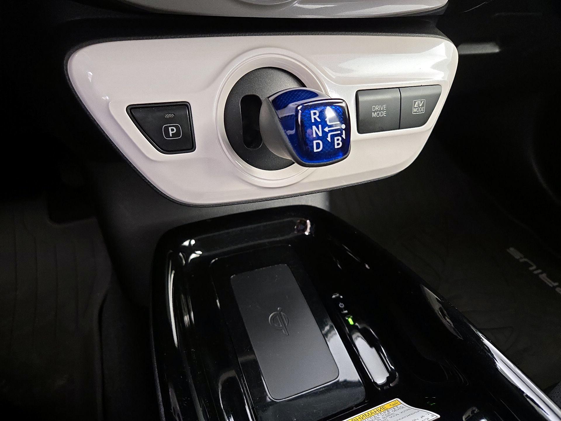 Thumbnail: 2017 Toyota Prius - 18