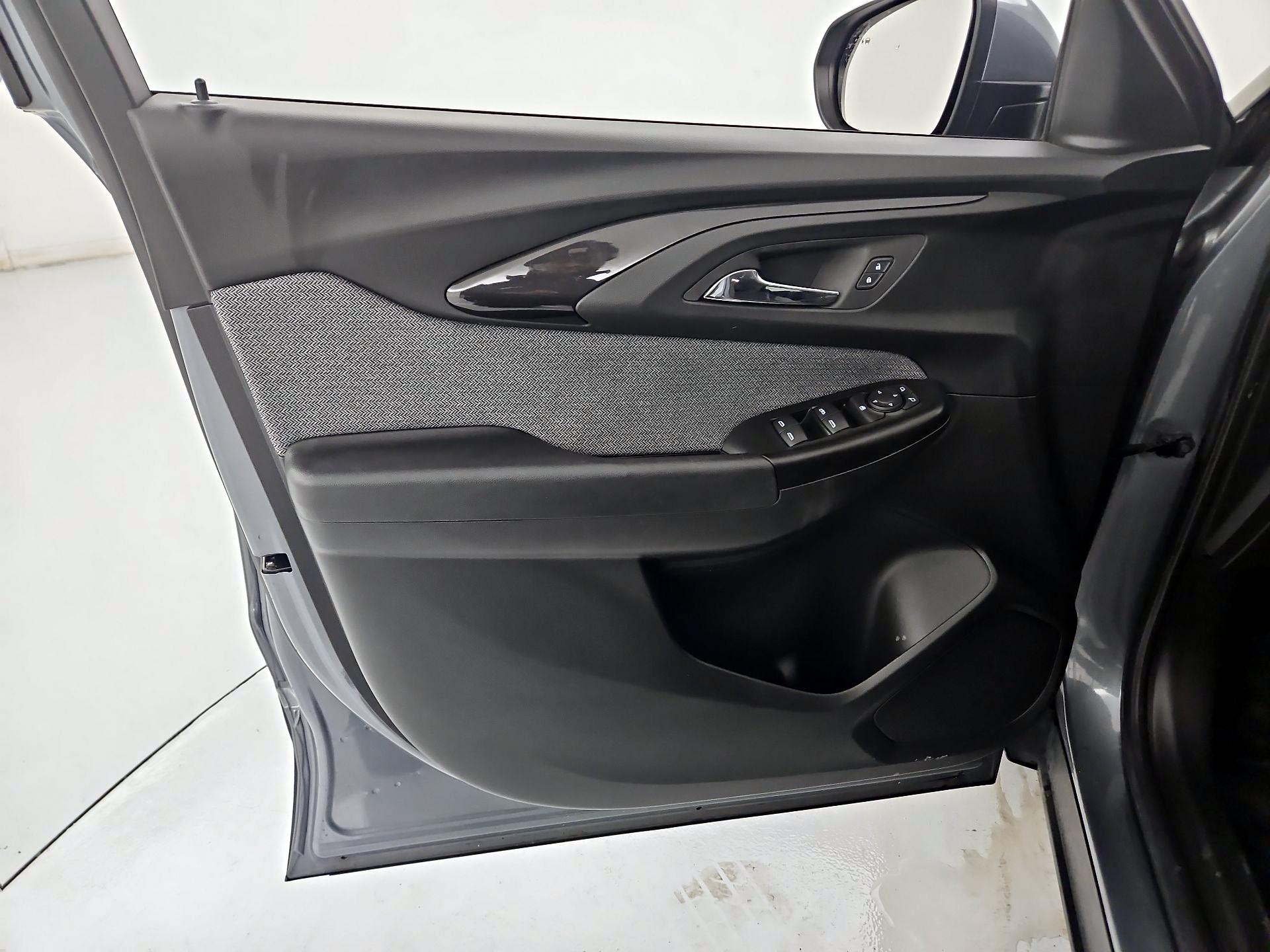 Thumbnail: 2022 Chevrolet TrailBlazer - 12