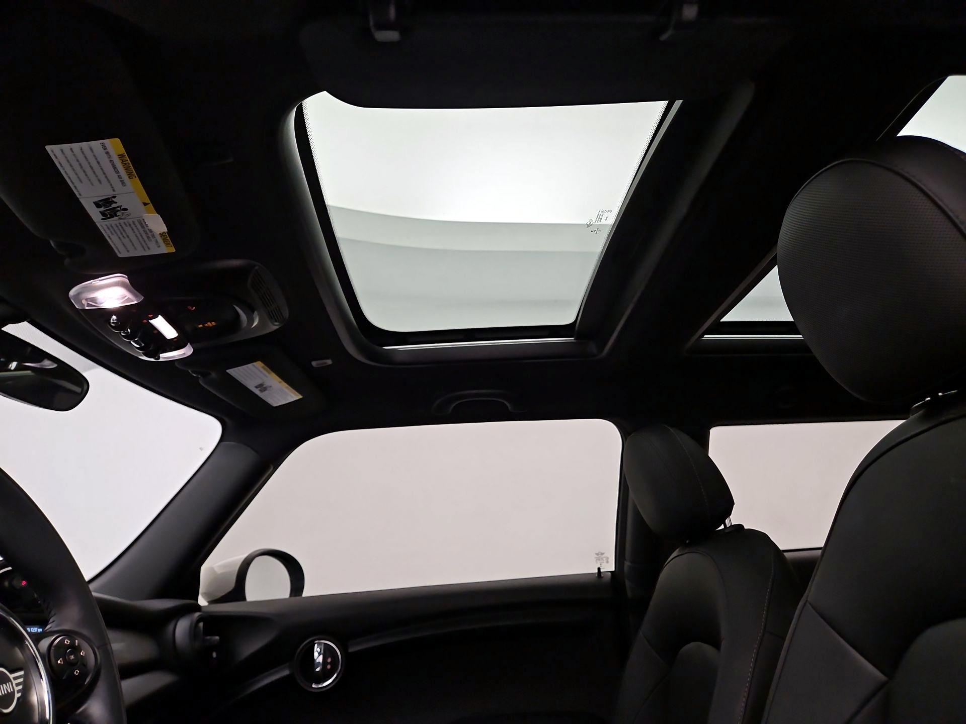 Thumbnail: 2020 MINI Cooper Hardtop - 19