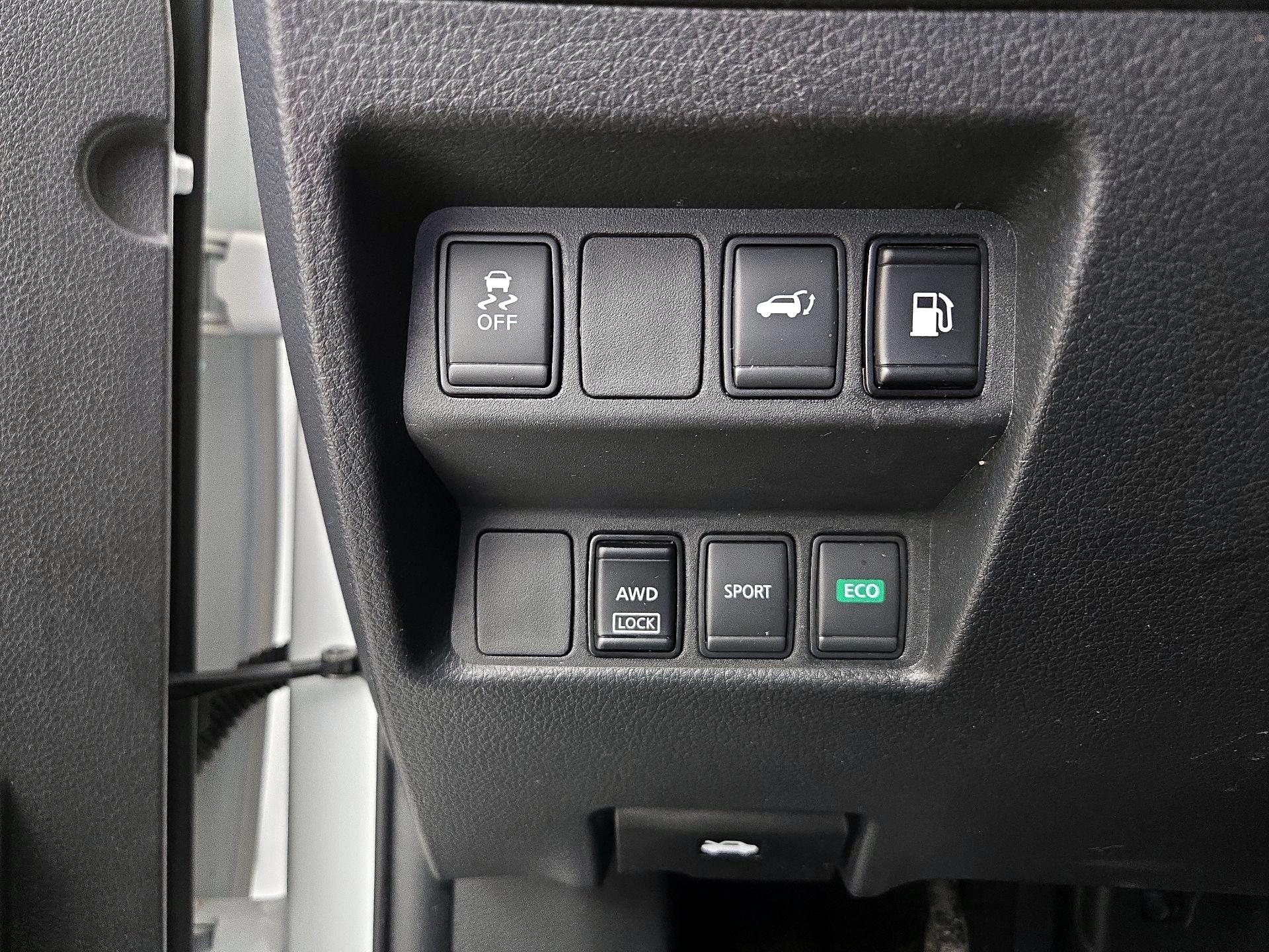 Thumbnail: 2018 Nissan Rogue - 13