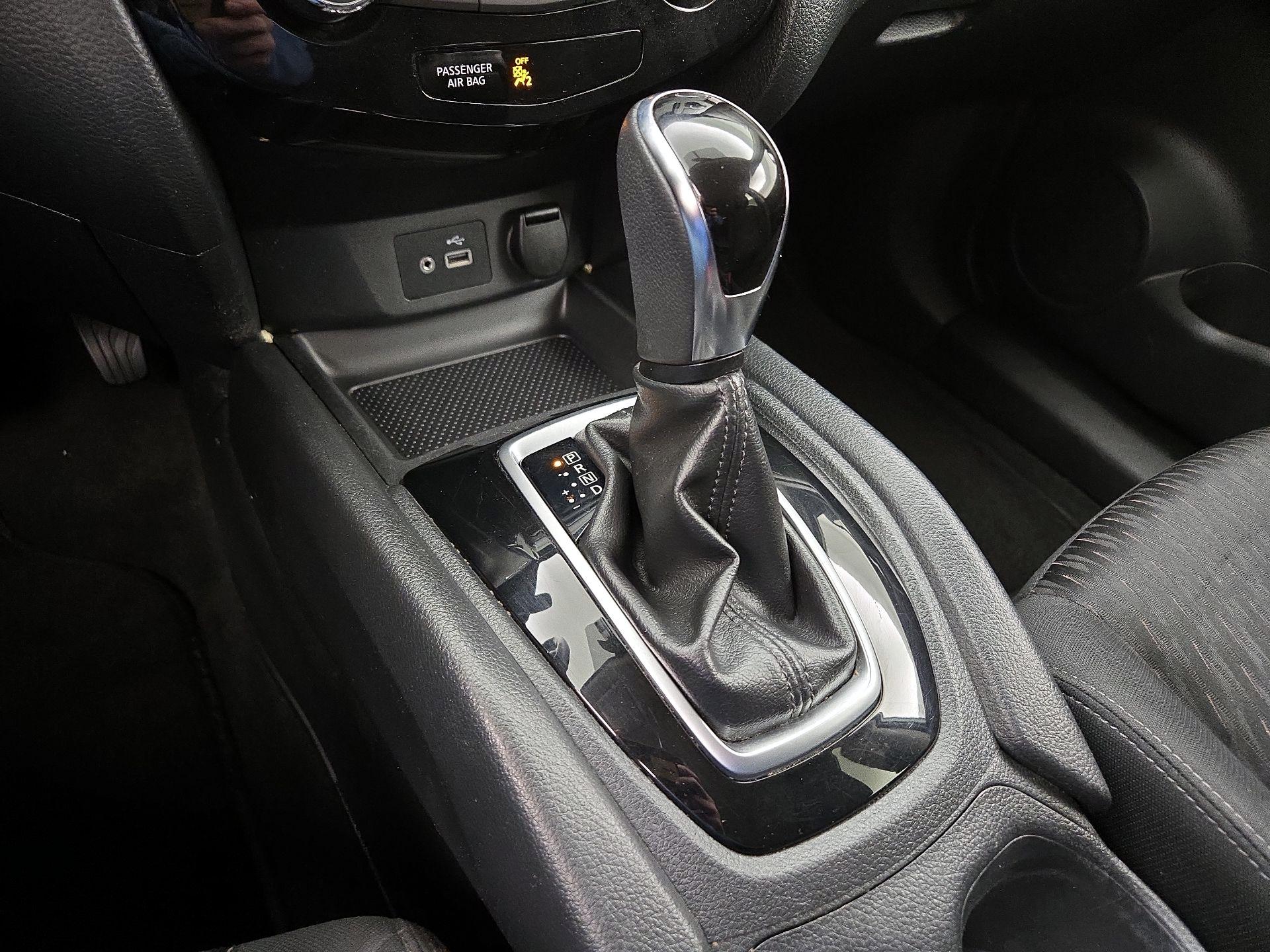 Thumbnail: 2018 Nissan Rogue - 17