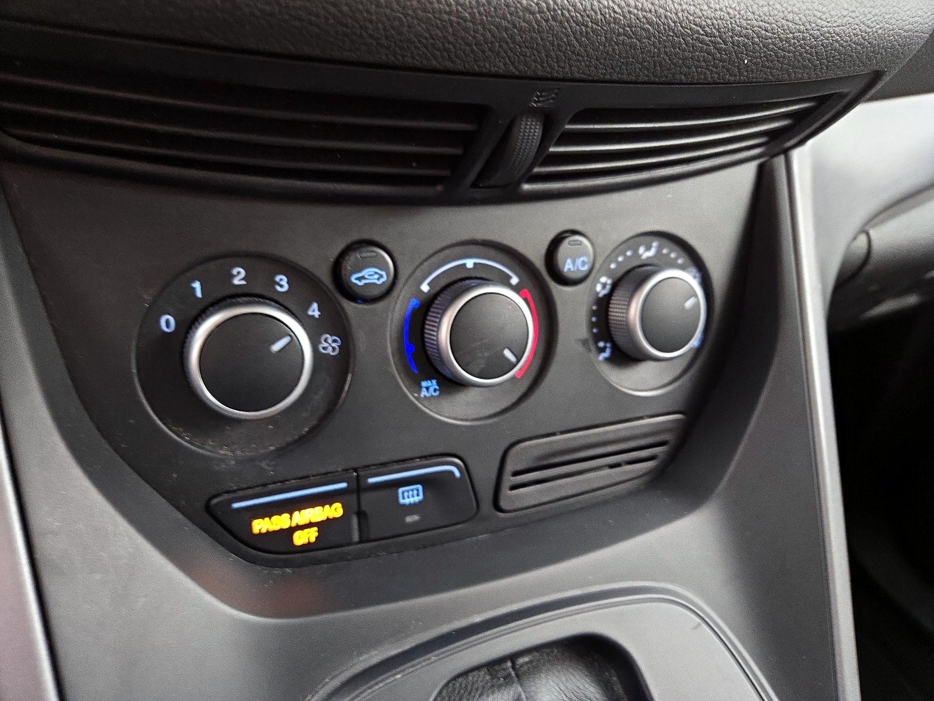 Thumbnail: 2016 Ford Escape - 16