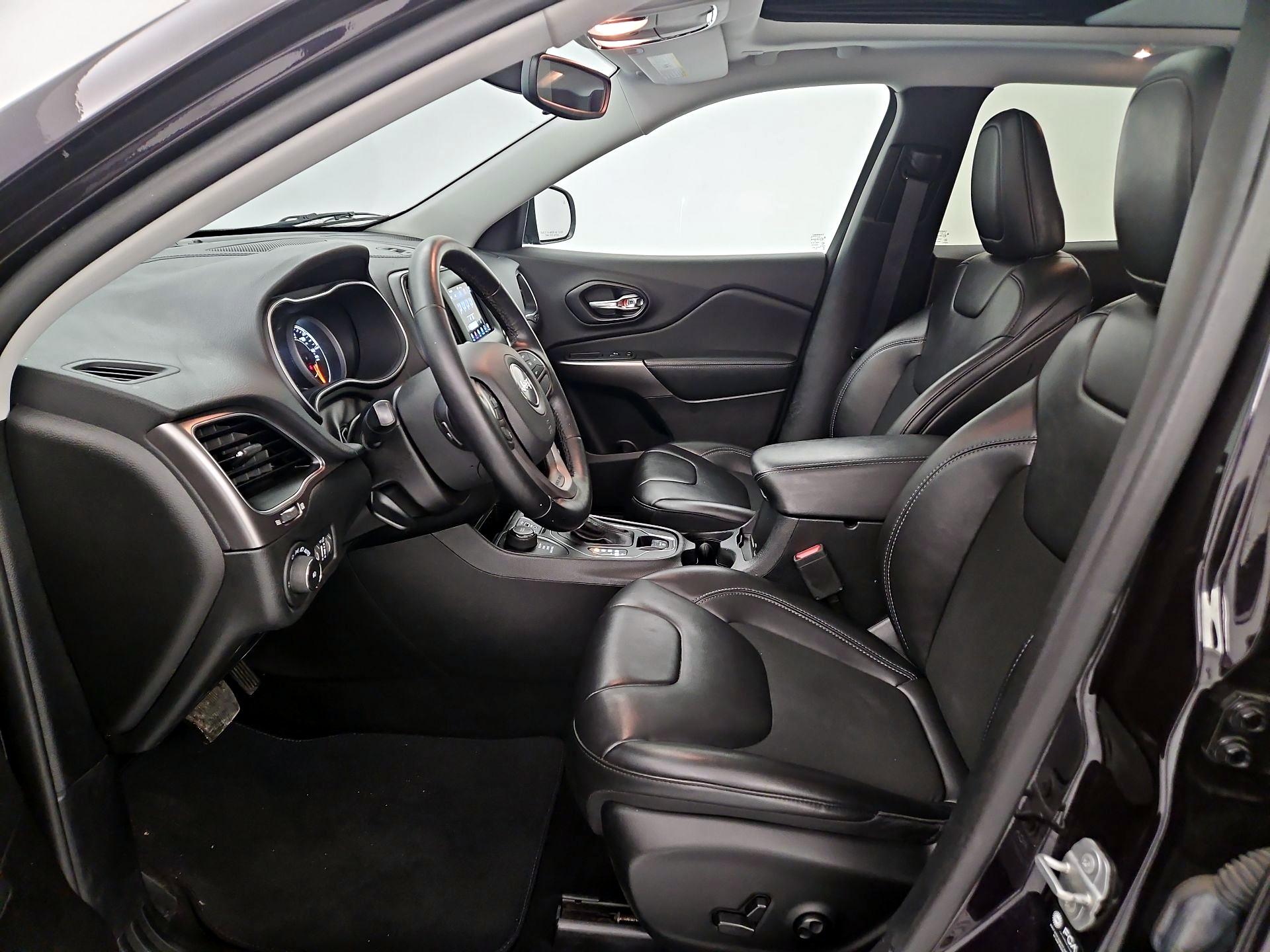 Thumbnail: 2021 Jeep Cherokee - 11