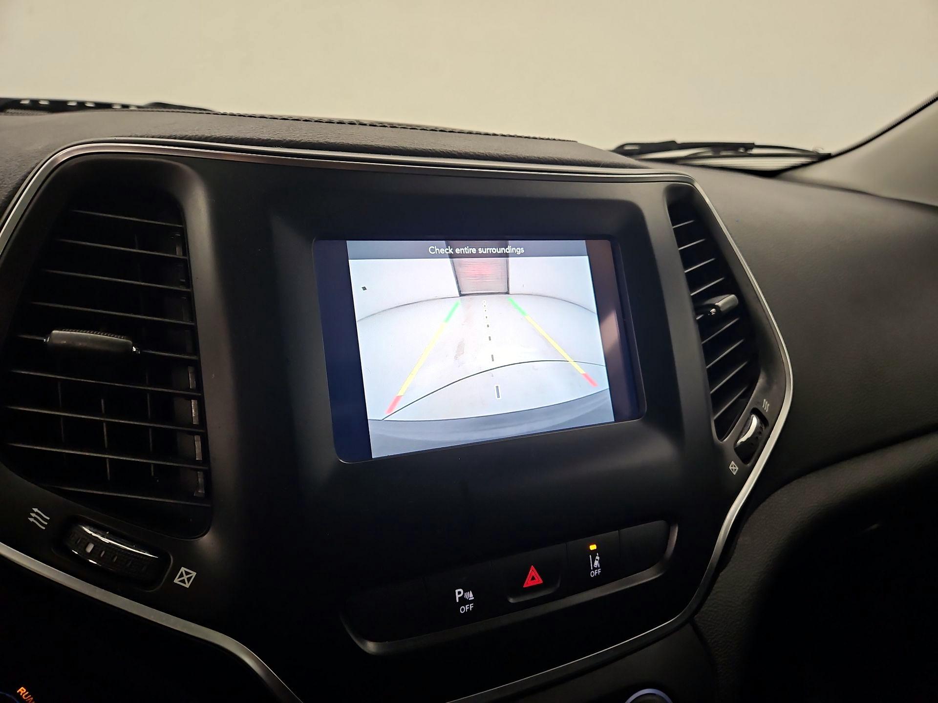 Thumbnail: 2021 Jeep Cherokee - 14