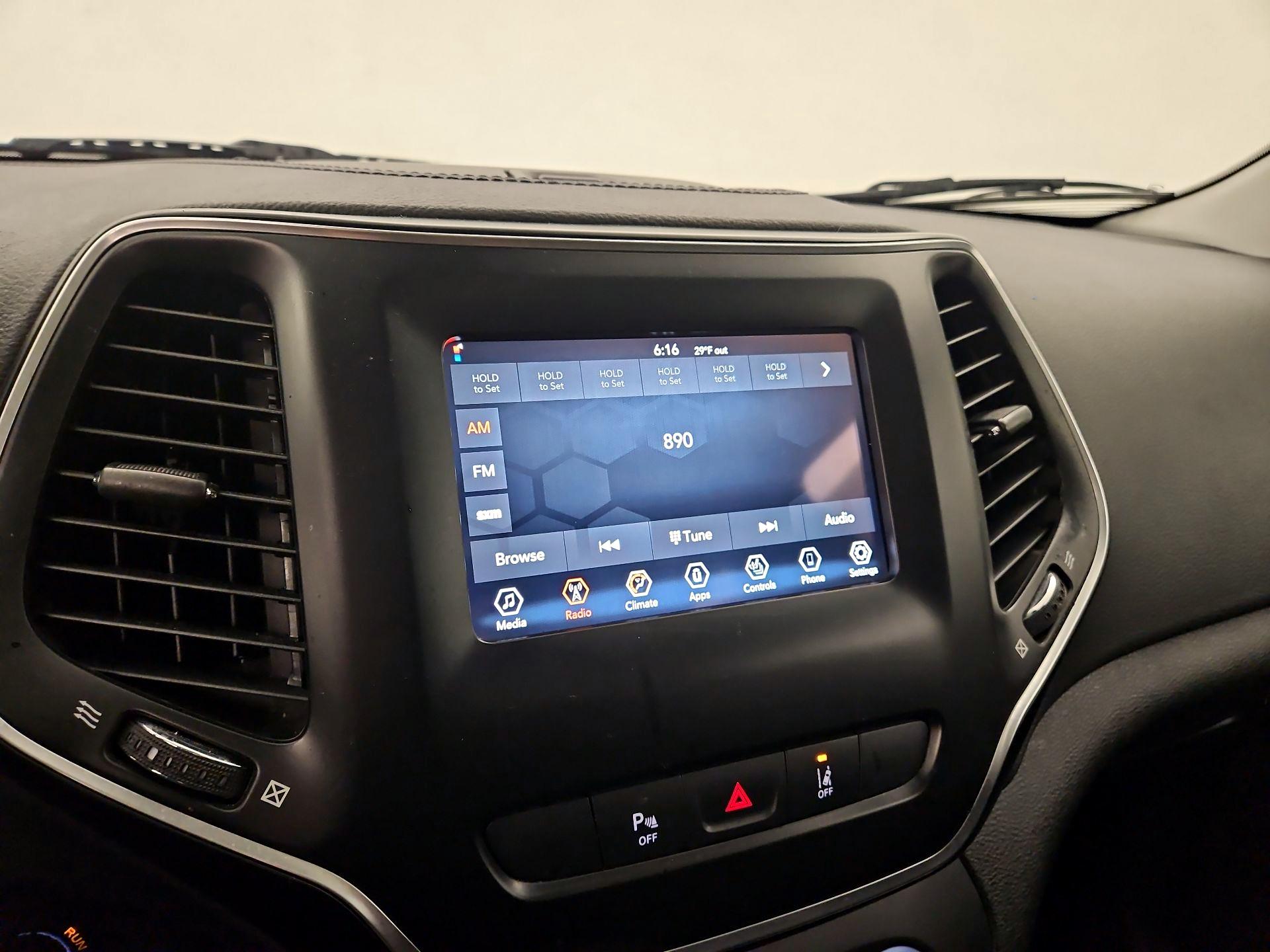 Thumbnail: 2021 Jeep Cherokee - 15