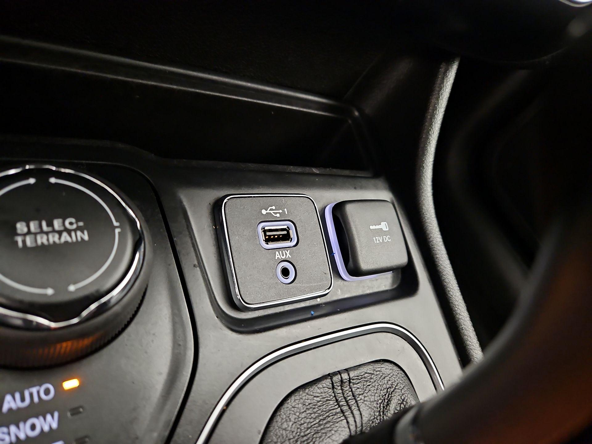 Thumbnail: 2021 Jeep Cherokee - 18