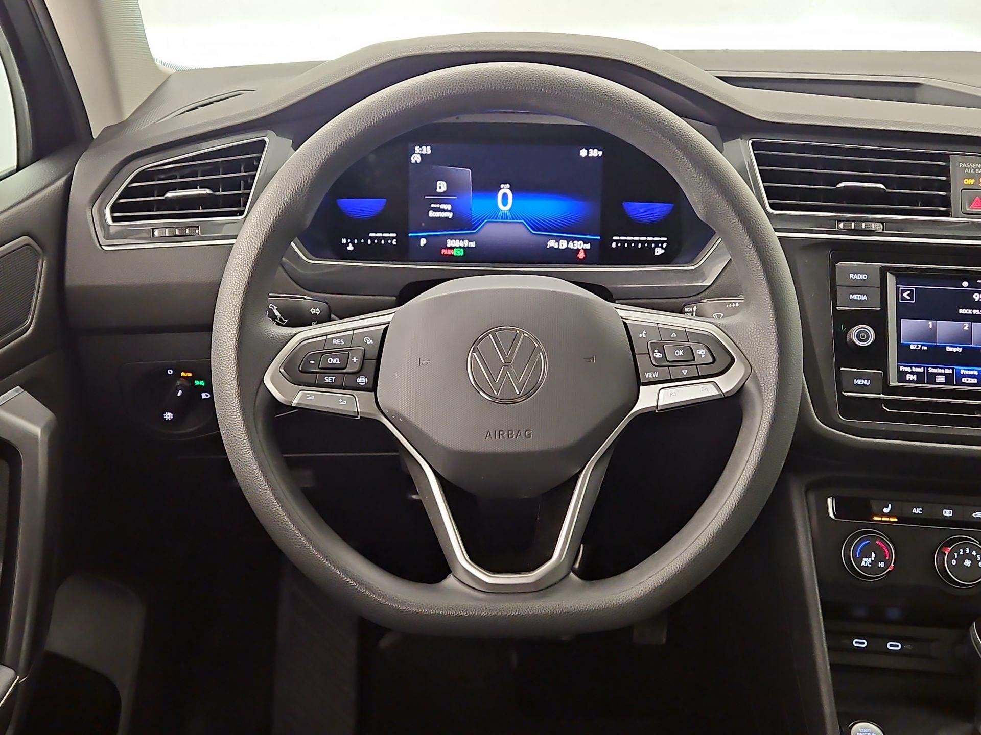 Thumbnail: 2023 Volkswagen Tiguan - 10