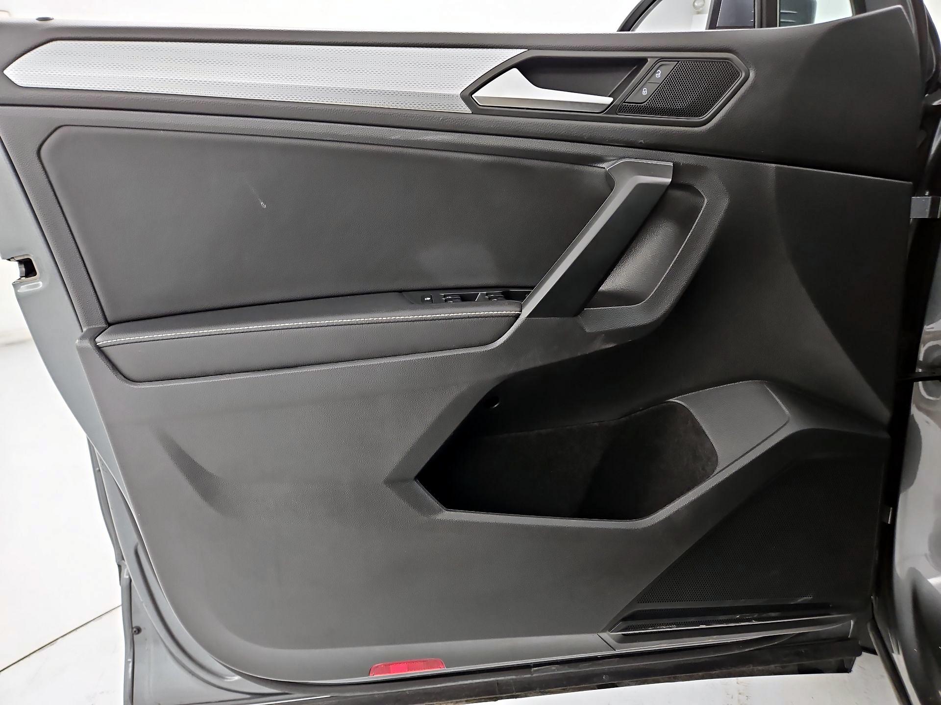 Thumbnail: 2023 Volkswagen Tiguan - 12