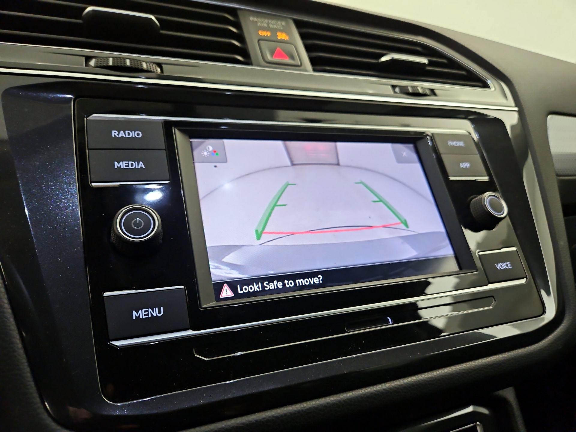 Thumbnail: 2023 Volkswagen Tiguan - 14