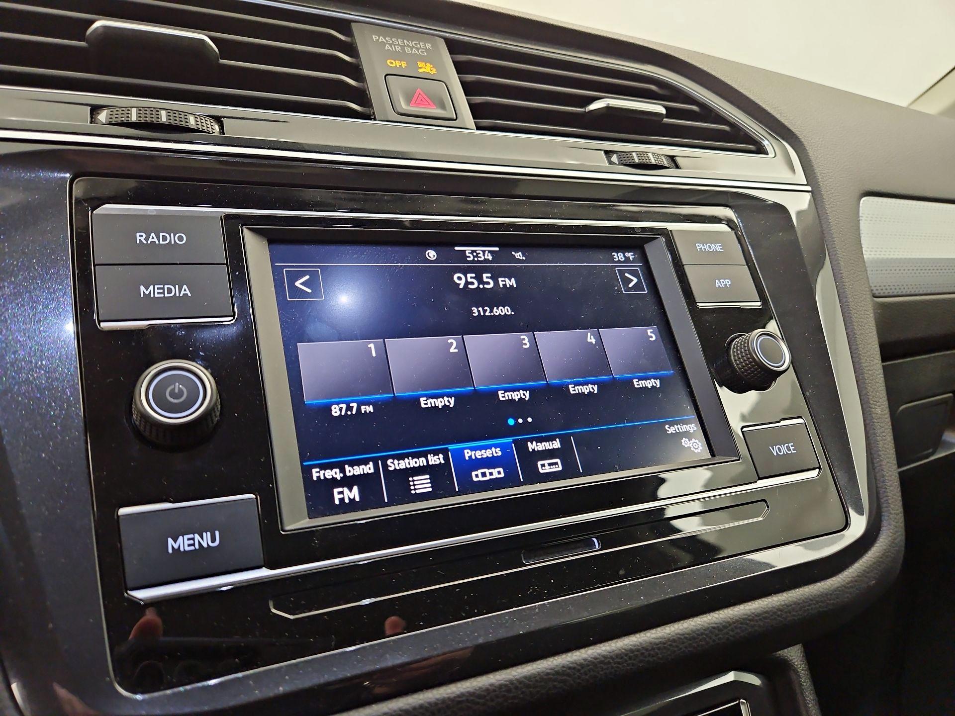 Thumbnail: 2023 Volkswagen Tiguan - 15