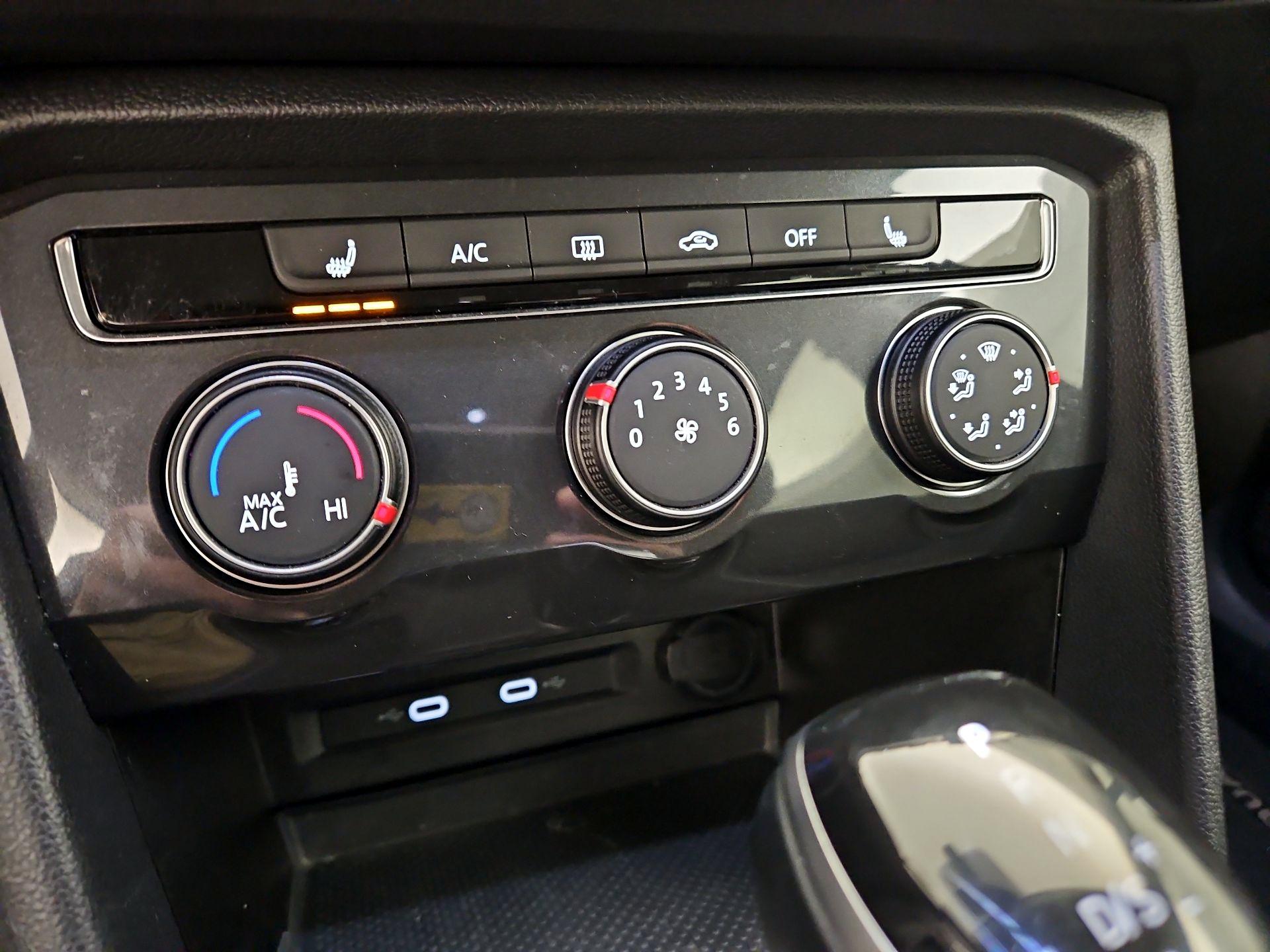 Thumbnail: 2023 Volkswagen Tiguan - 16