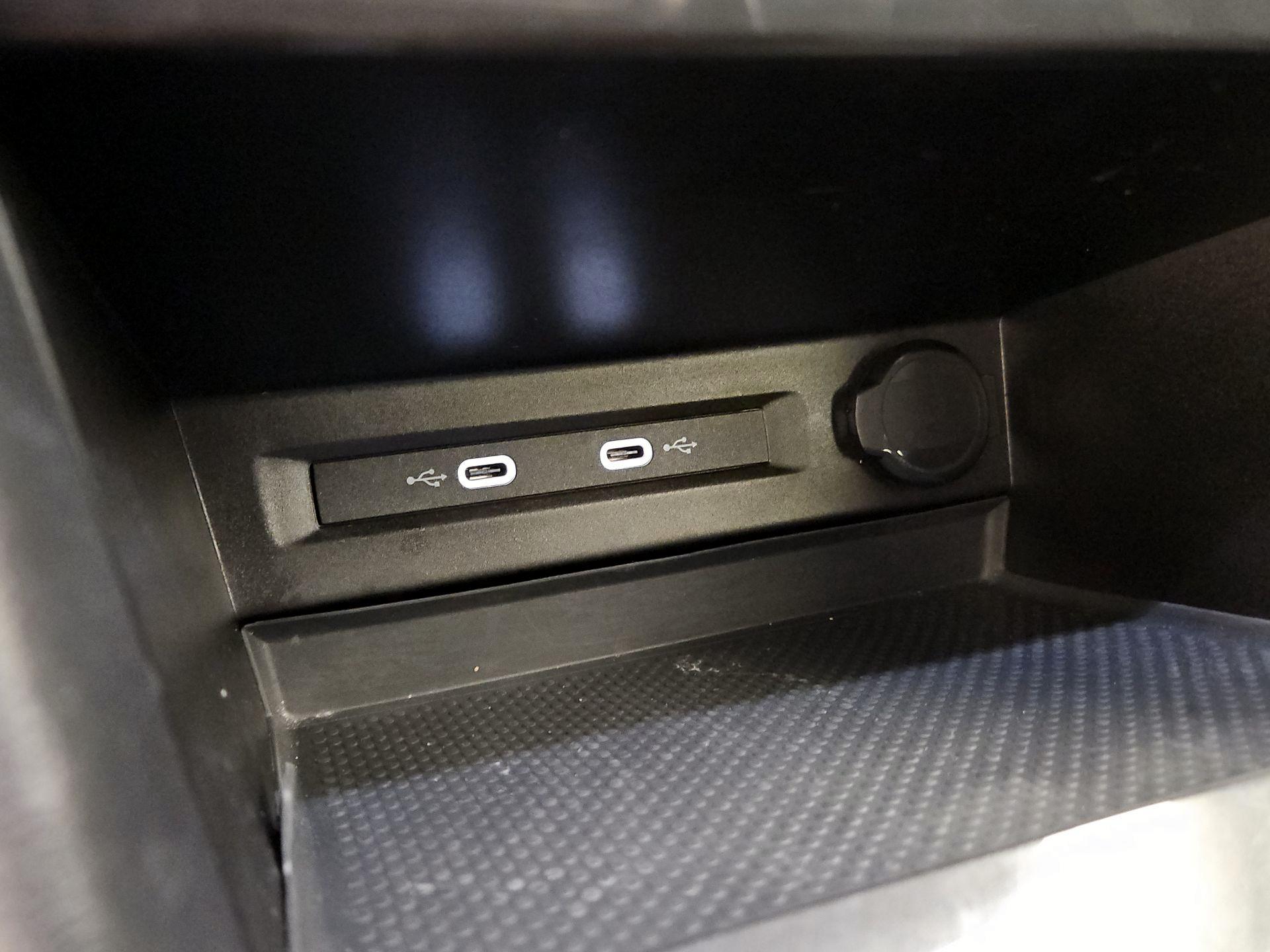 Thumbnail: 2023 Volkswagen Tiguan - 18