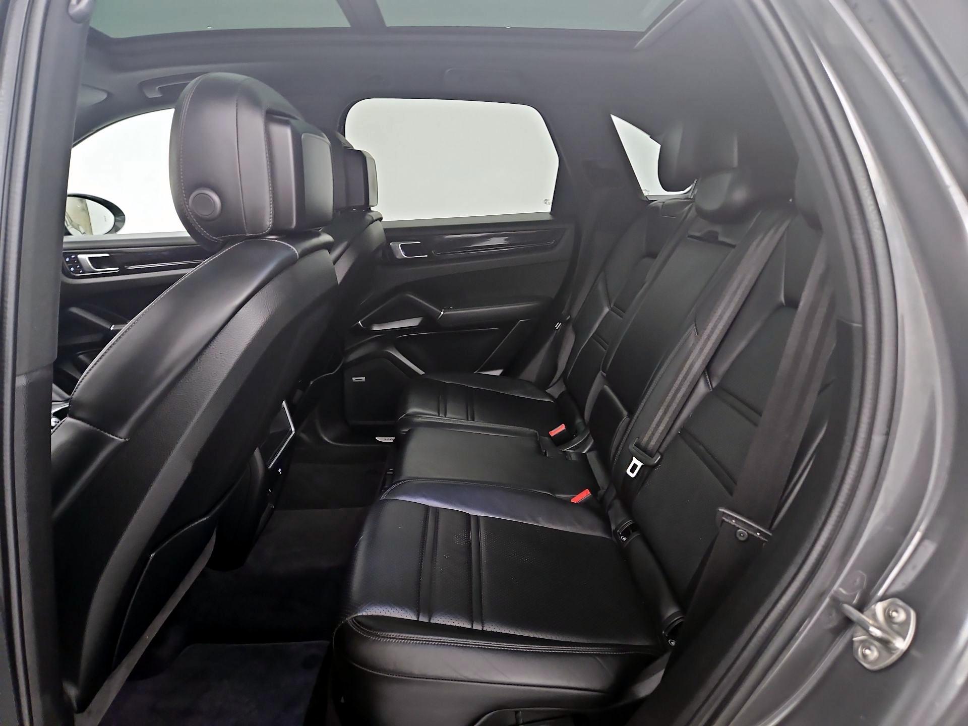 Thumbnail: 2021 Porsche Cayenne - 20